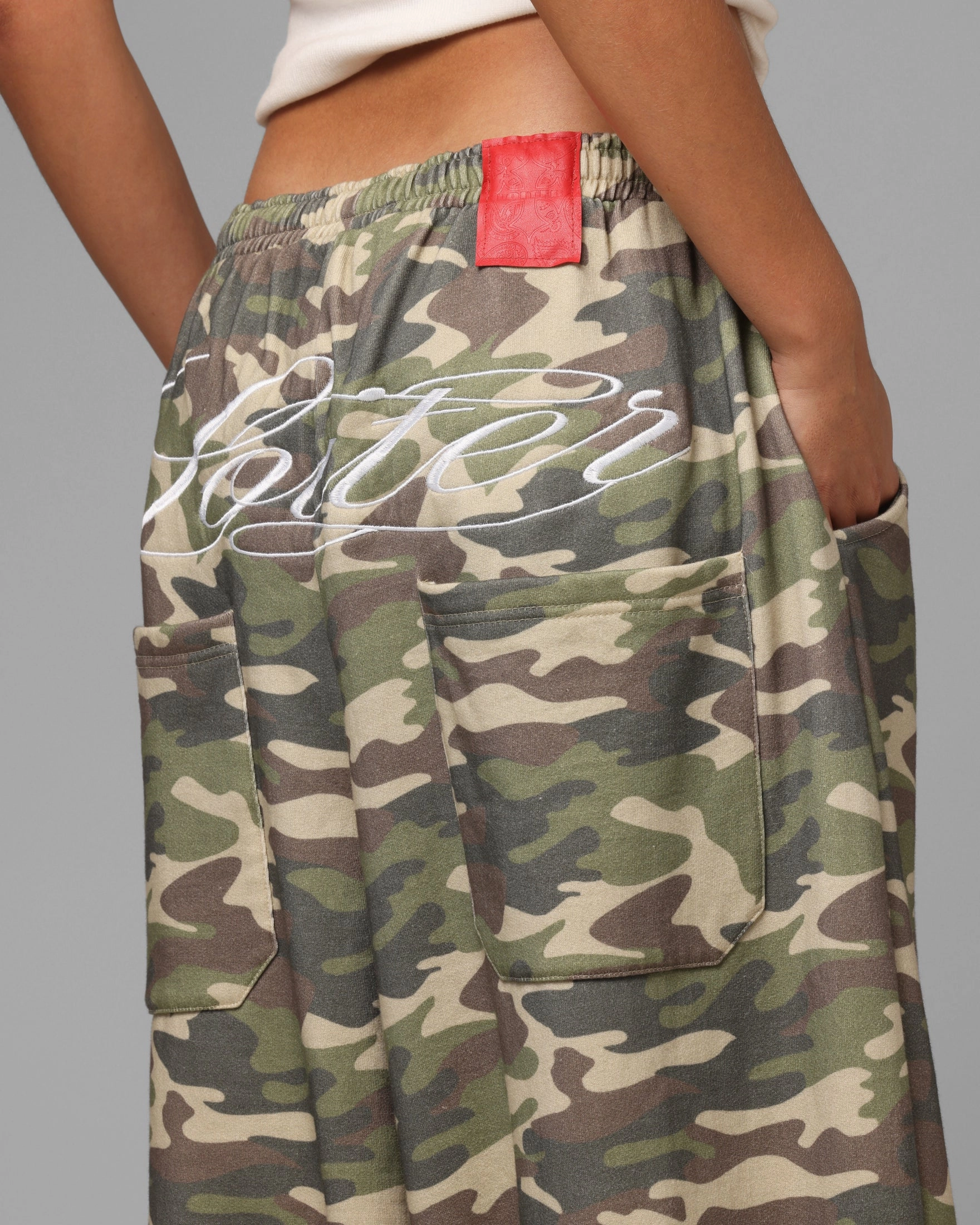 Wrinkle Free Fabric Loiter Purity Sweatpants Camo