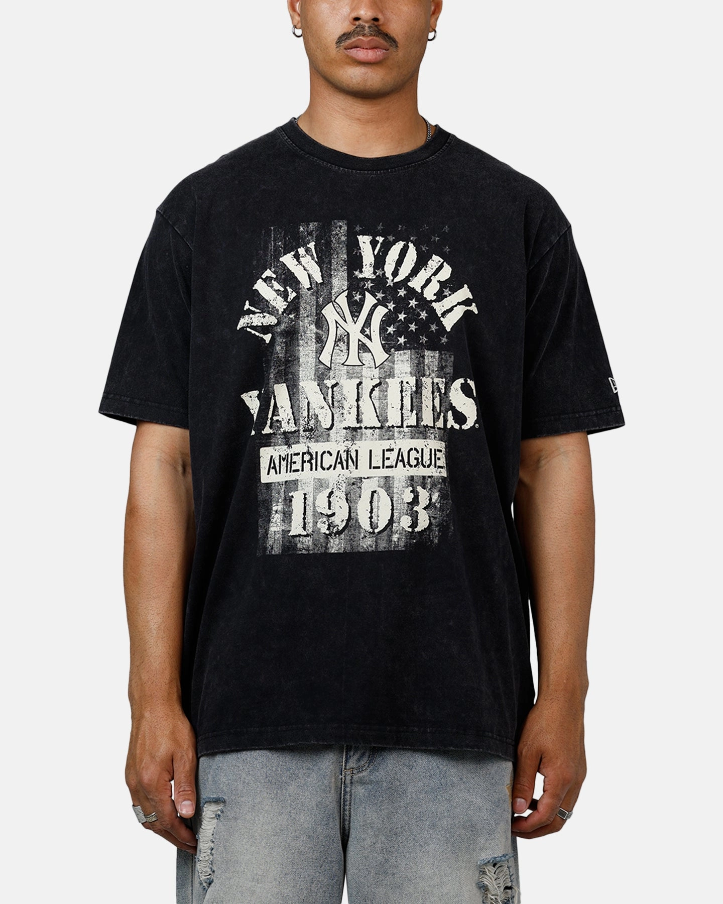 Everyday Comfort Fit Weighted Hem Design New Era New York Yankees Armed Forces T-Shirt Washed Black