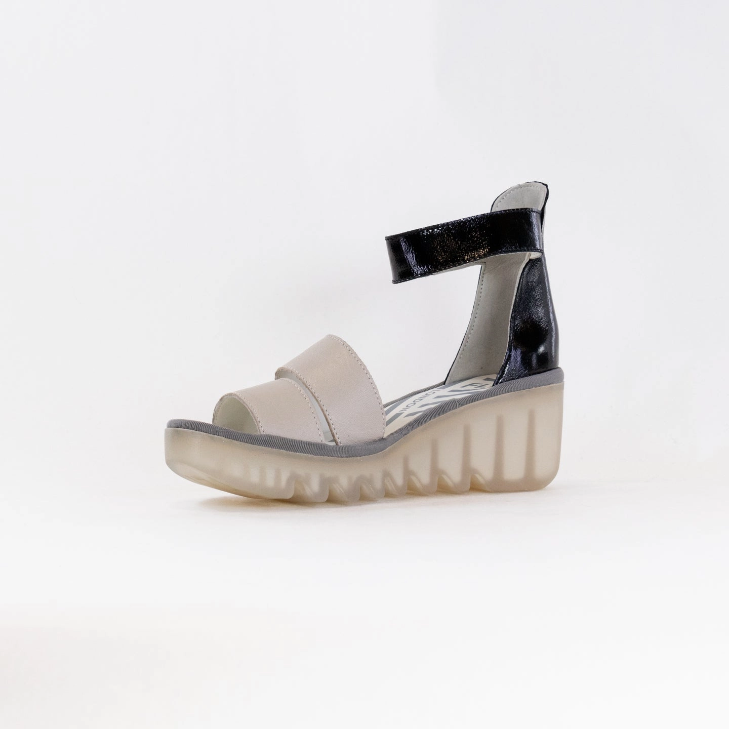 Smooth Walk Flat Heel Fly London BONO290FLY (Women's) - Cloud/Black