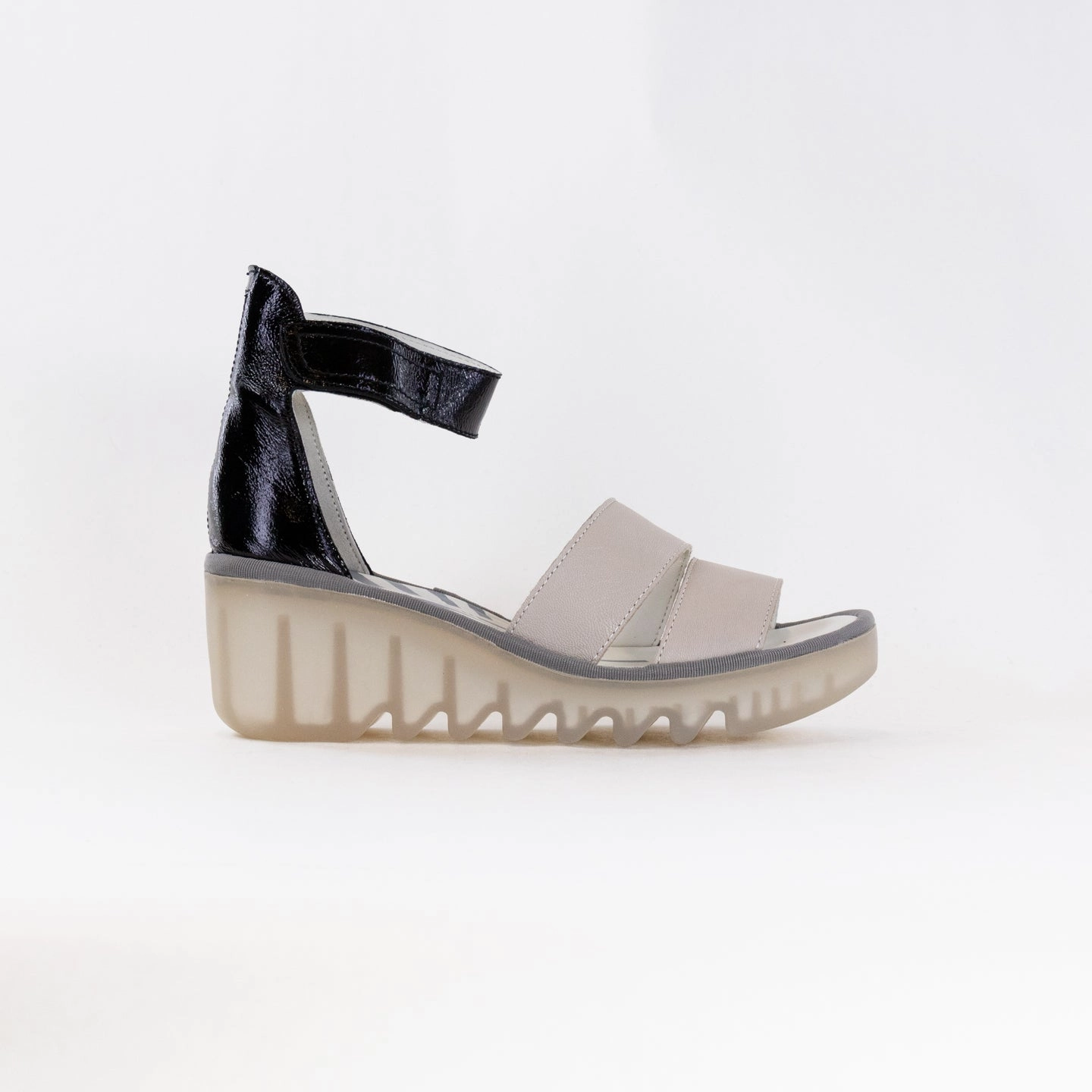 Fly London BONO290FLY (Women's) - Cloud/Black Beach Sandals Summer Adventure
