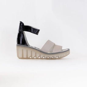 Fly London BONO290FLY (Women's) - Cloud/Black Beach Sandals Summer Adventure