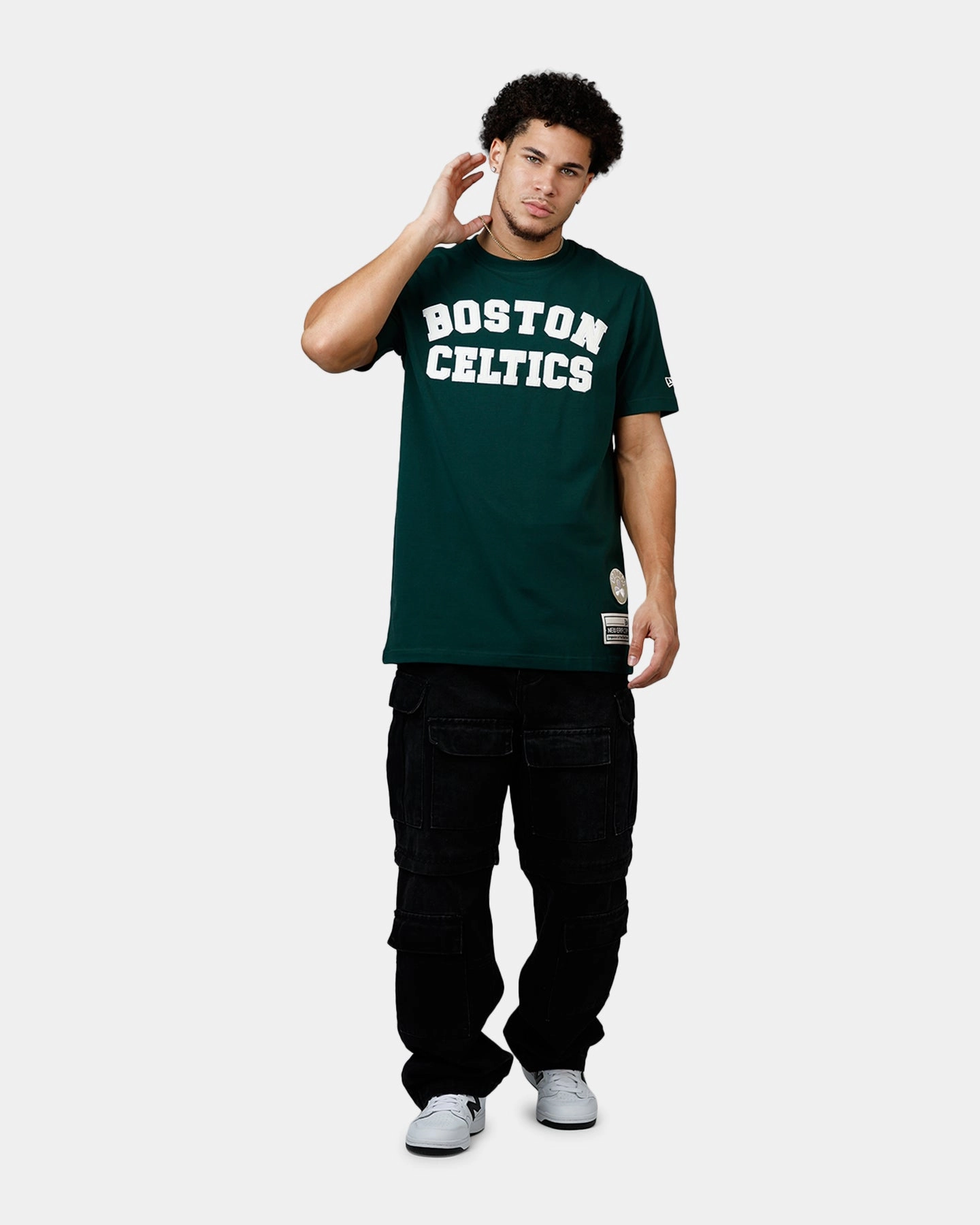 Relaxed Design Ribbed Hemline New Era Boston Celtics Logo Select T-Shirt Dark Green