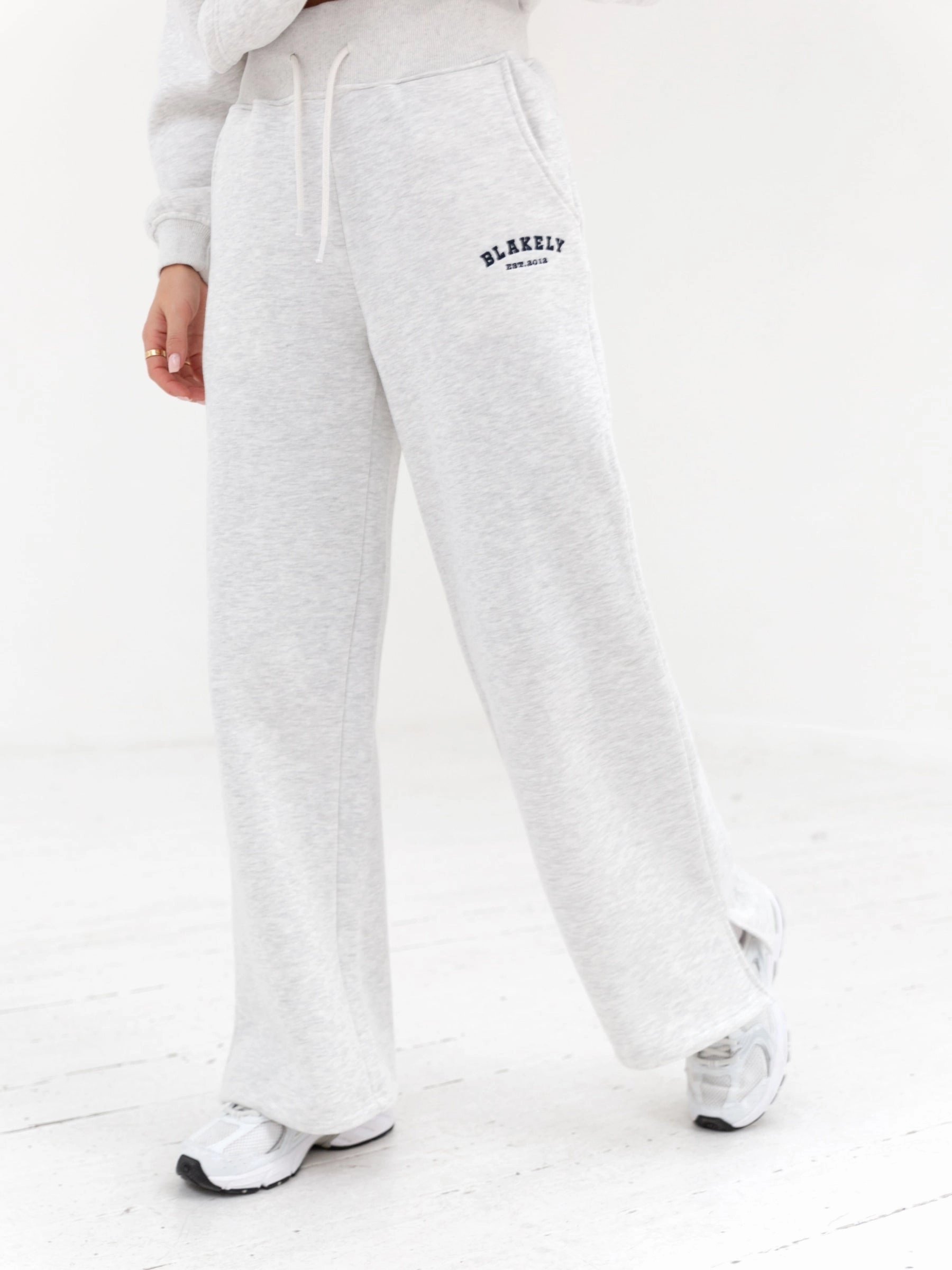 Stretch Support Fit Casual Fit Varsity Wide Leg Sweatpants - Marl White