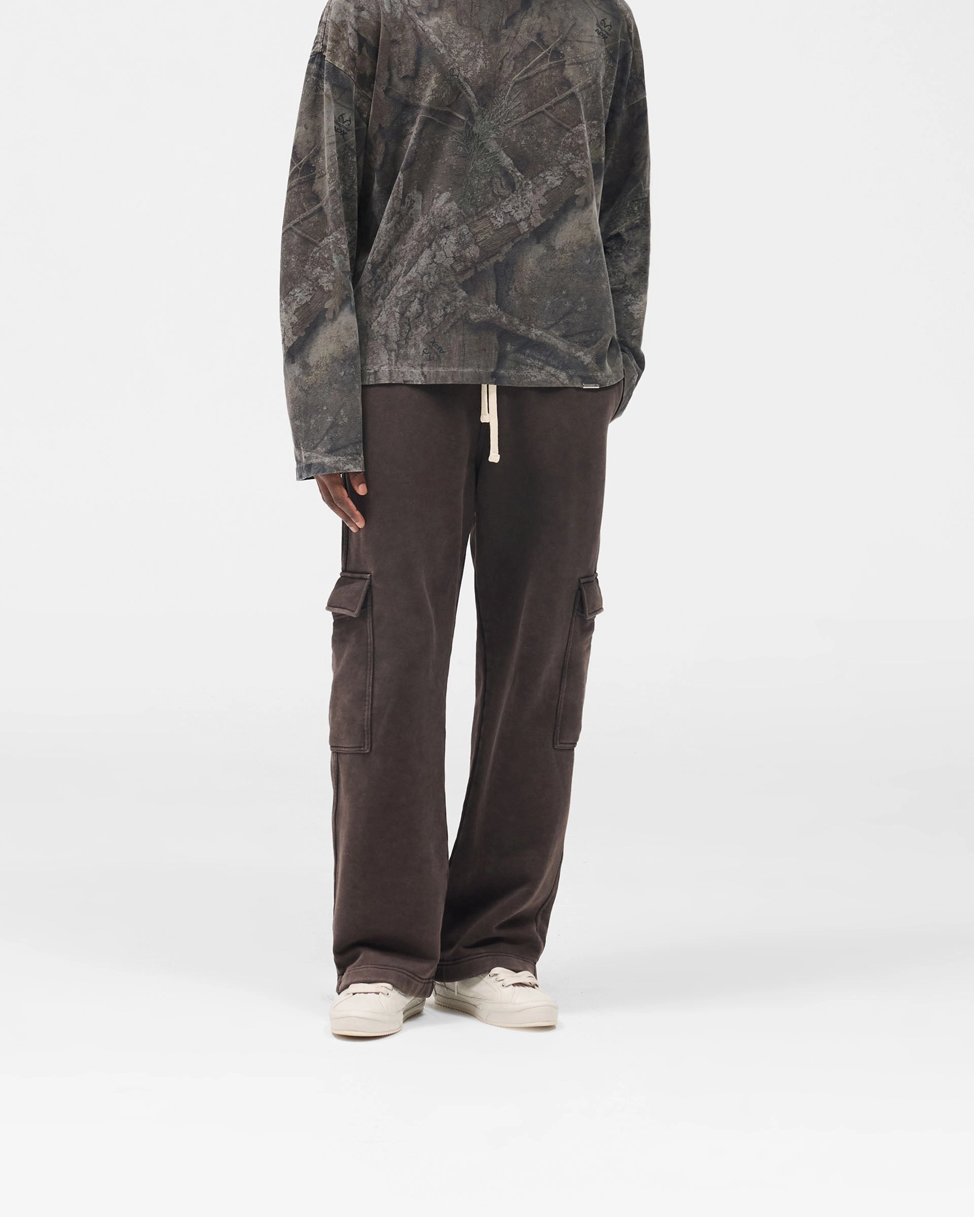 Initial Cargo Sweatpants - Coffee Versatile Look