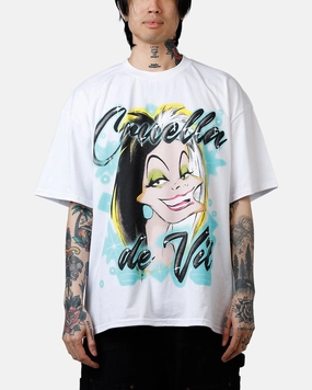 Minimalist Silhouette AntiStatic Weave Goat Crew Disney Cruella De Vil Airbrush T-Shirt White
