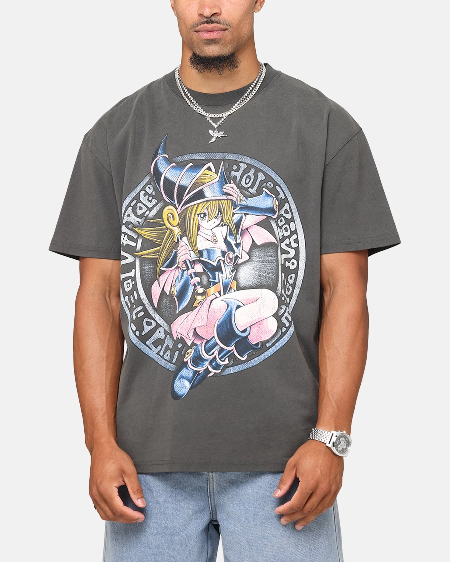 Goat Crew X Yu-Gi-Oh! Dark Magician Girl Card Heavyweight T-Shirt Black Wash Layered Collar Structure Modern Design
