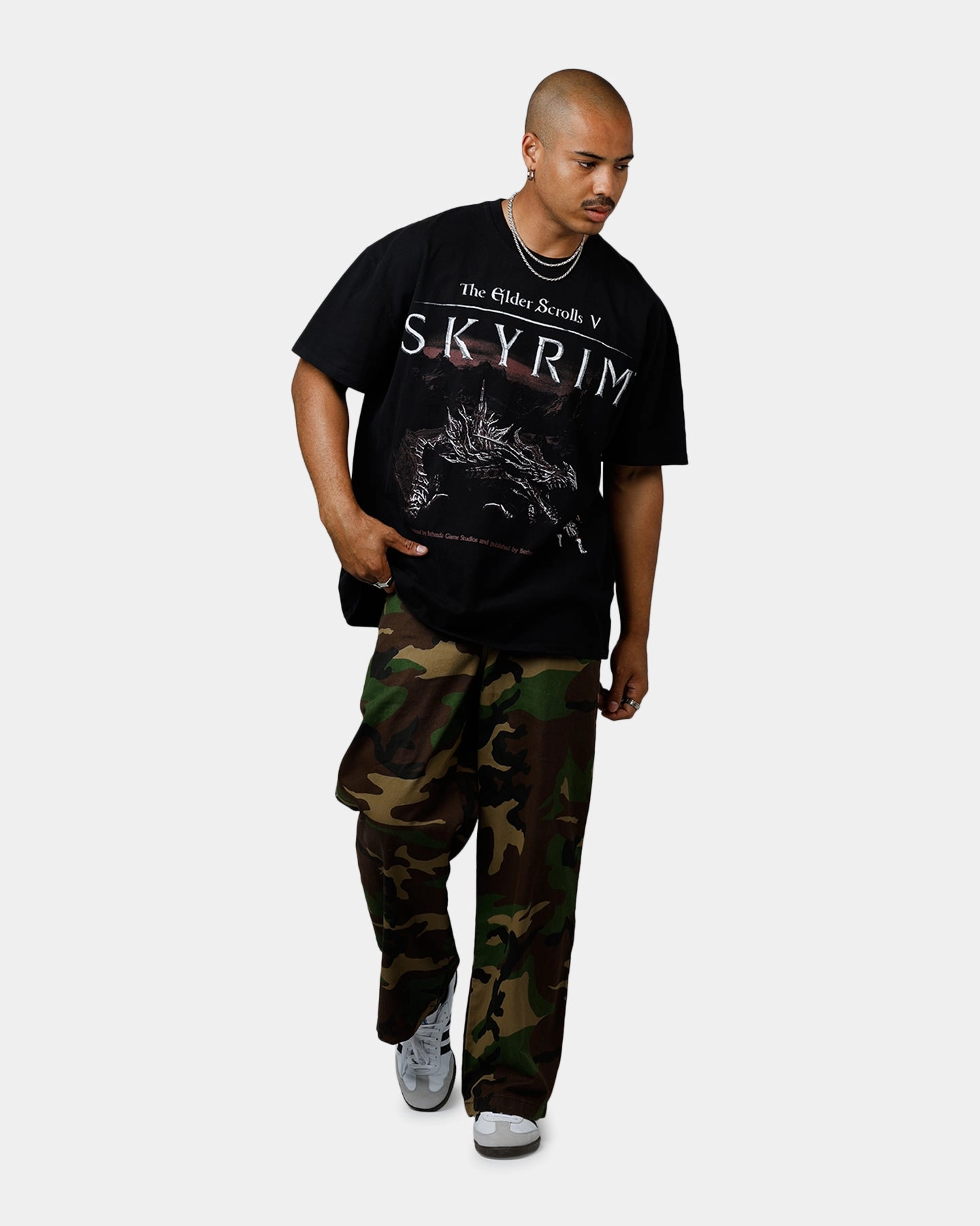 FasteningHood NonRestrictive 73 Studio X The Elder Scrolls V: Skyrim Alduin Vintage T-Shirt Black