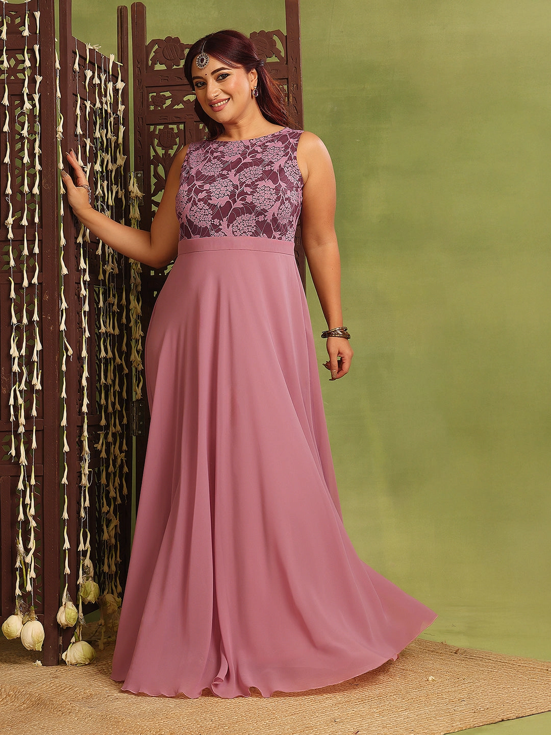 Matte Look Lounge Outfit Women's Lavender Sleeveless Solid Lace-Overlaid Maxi Dress