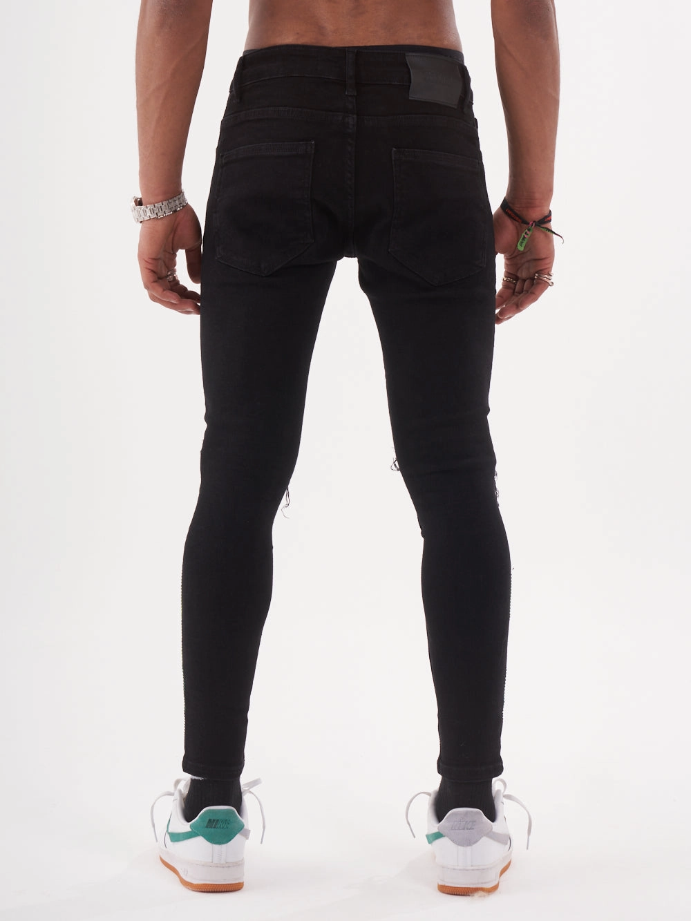 Artist Vibe Travel Outfit Cool Essential HELLFIRE | GREEN