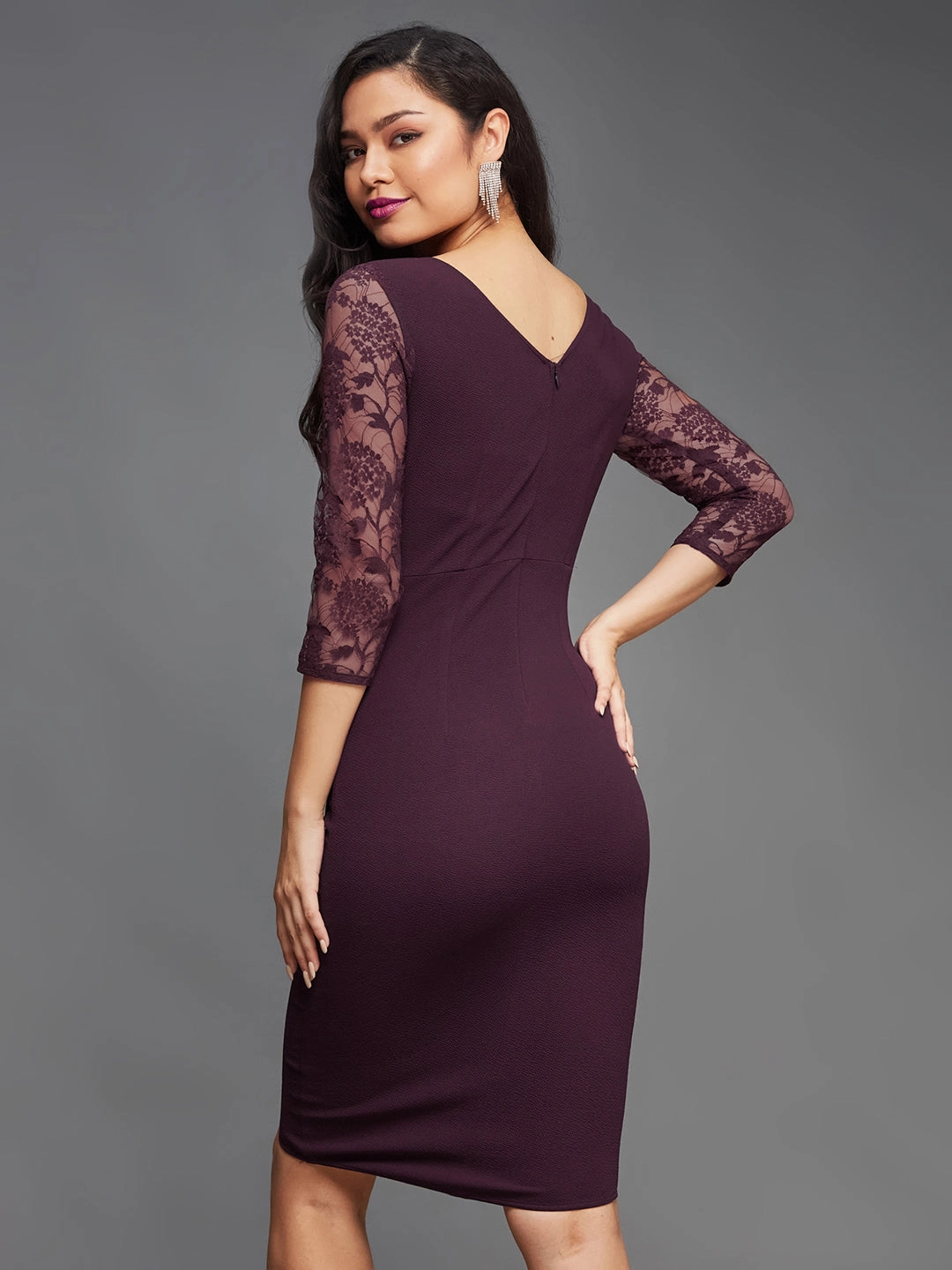 Vibrant Design Women's Dark Purple Self Design Round Neck 3/4th Sleeves Front Pocketed Polyester Bodycon Knee-Length Dress