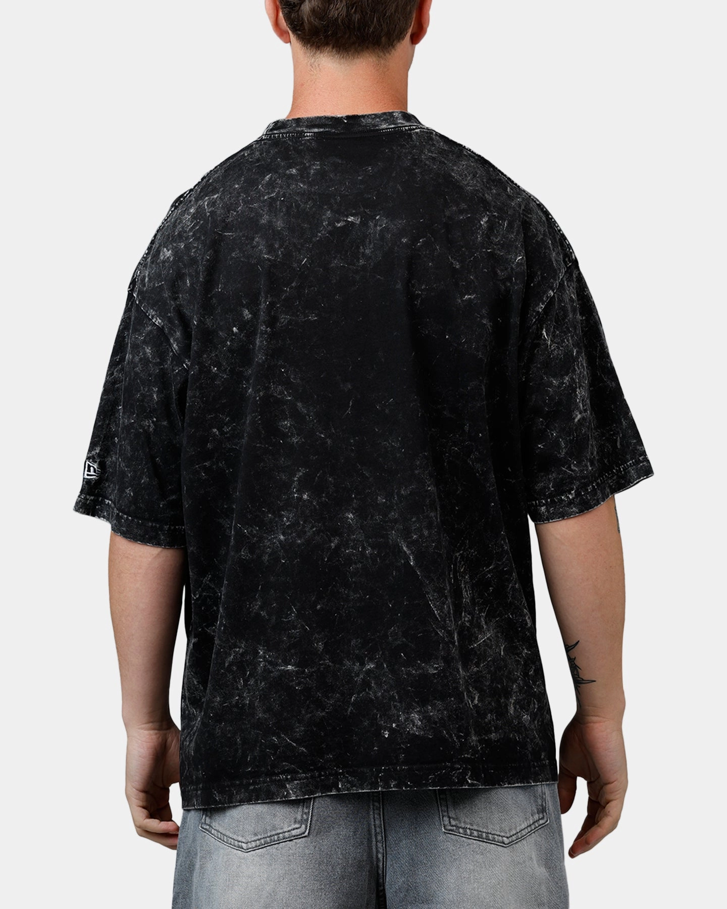 Four Way Stretch Fabric New Era Los Angeles Chargers Boxy Essentials T-Shirt Washed Black