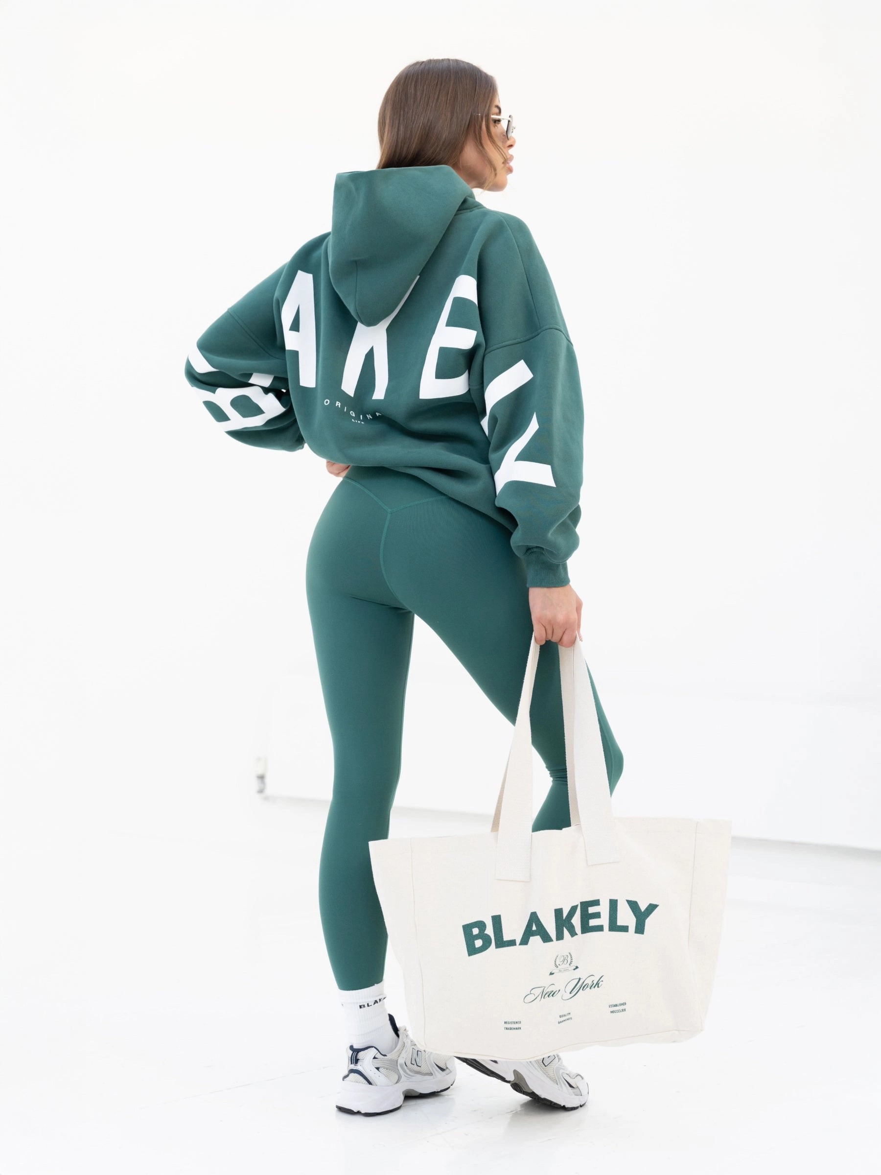 Wildebeest like Skating wear Isabel Oversized Hoodie - Pine Green