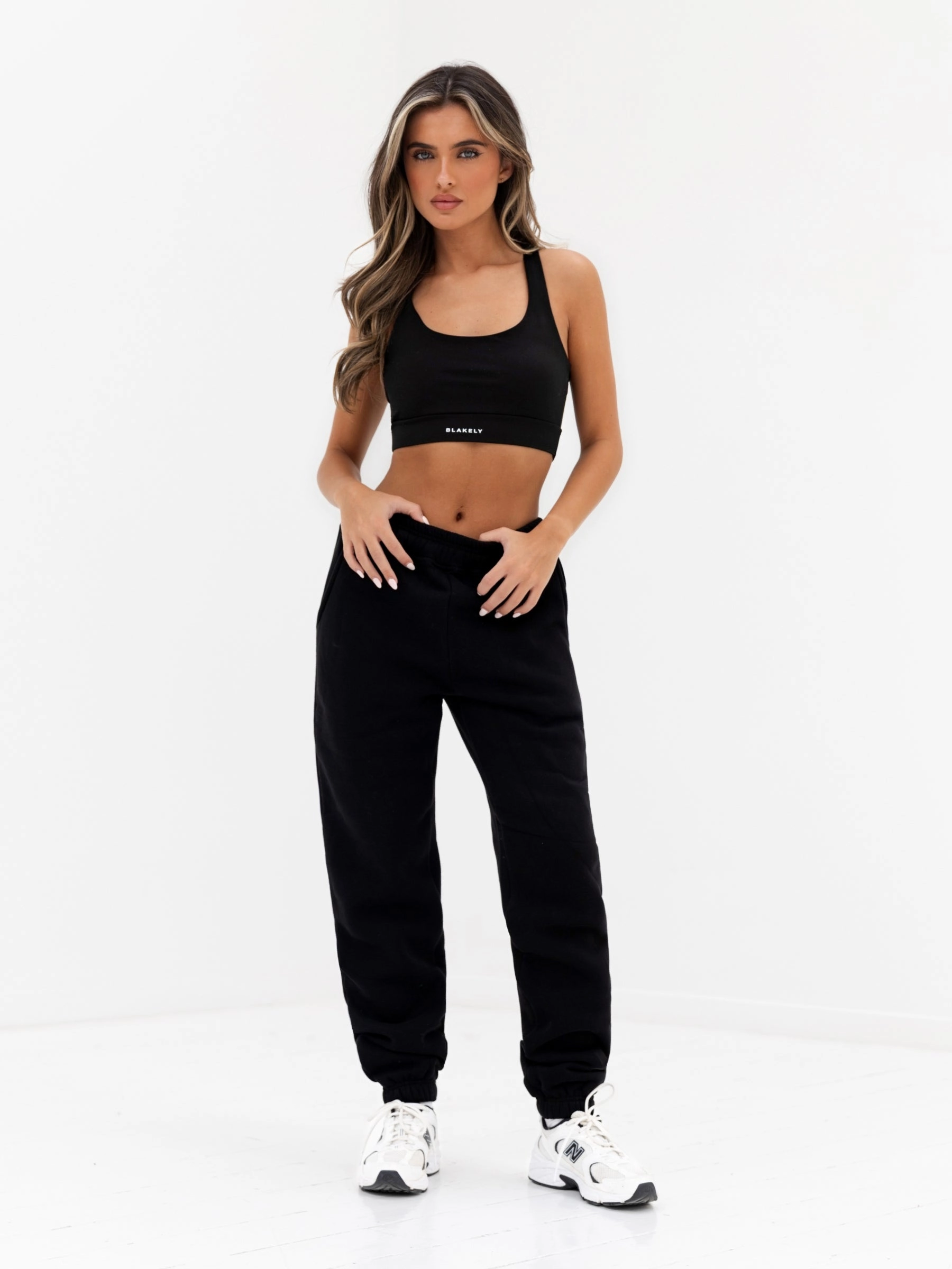 TaglessDesign Isabel Sweatpants - Black