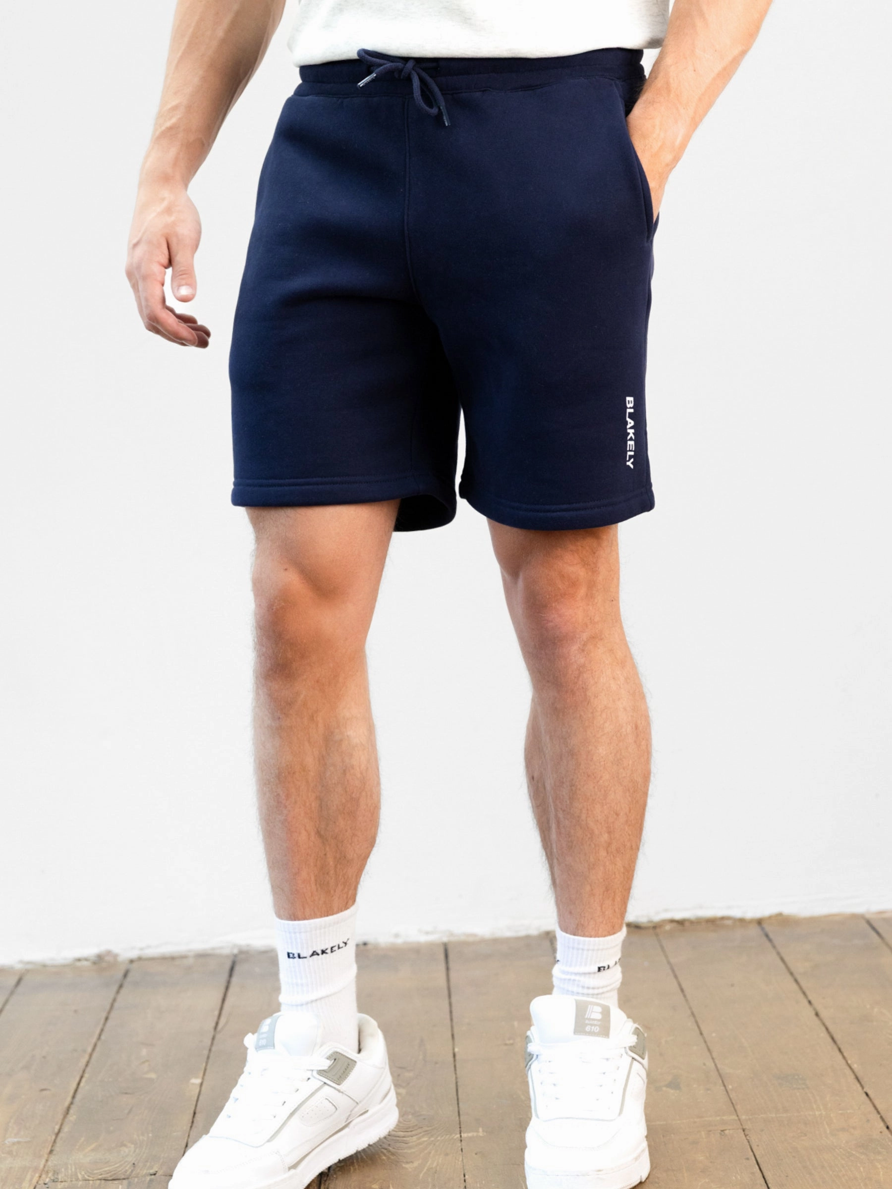 water sports use hiking apparel Italic Linear Relaxed Jogger Shorts - Navy