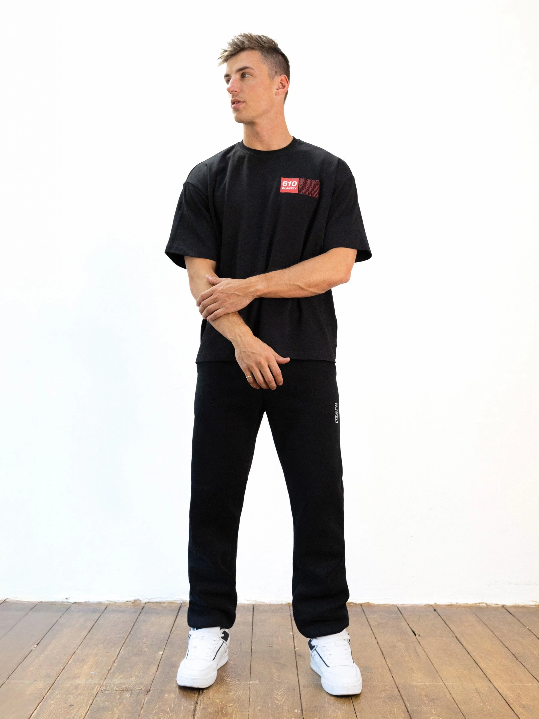 Italic Linear Relaxed Sweatpants - Black Essential Look No Chafe