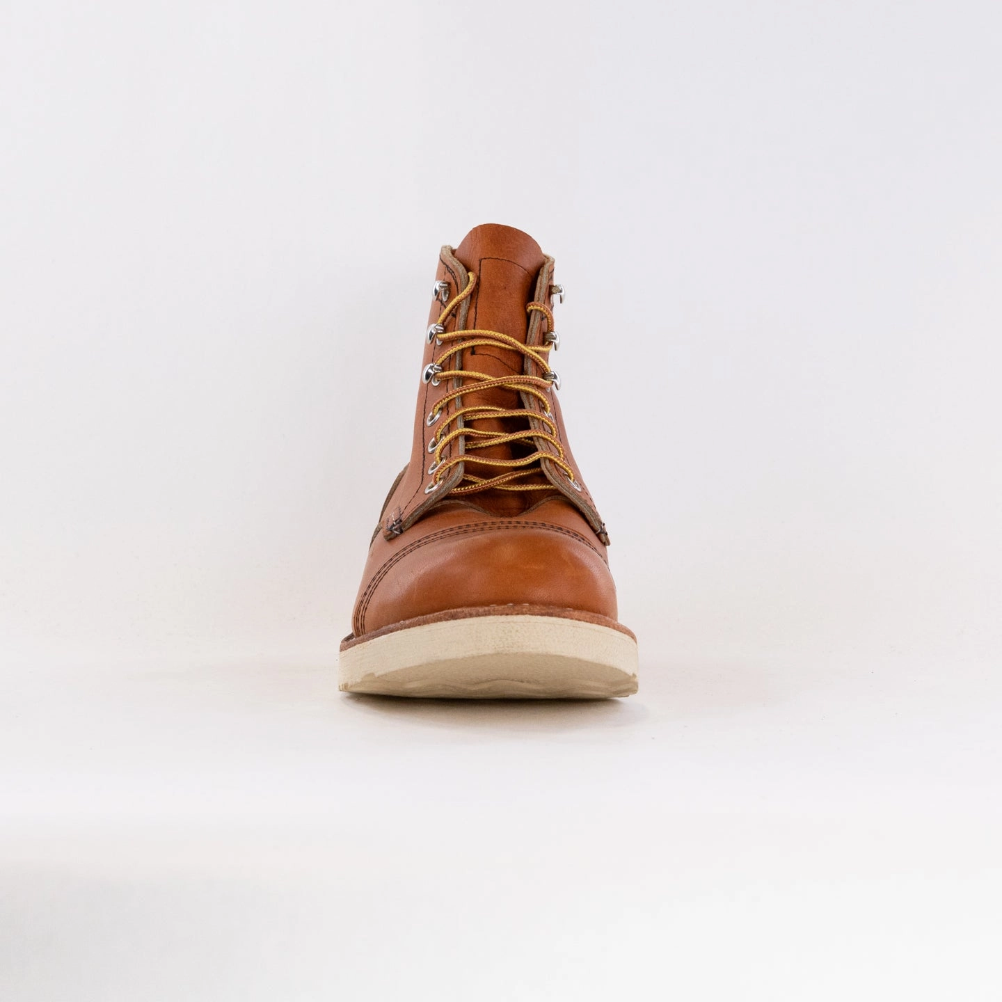 dry surface Red Wing Heritage Iron Ranger Traction Tred 8089 (Men's) - Oro Legacy
