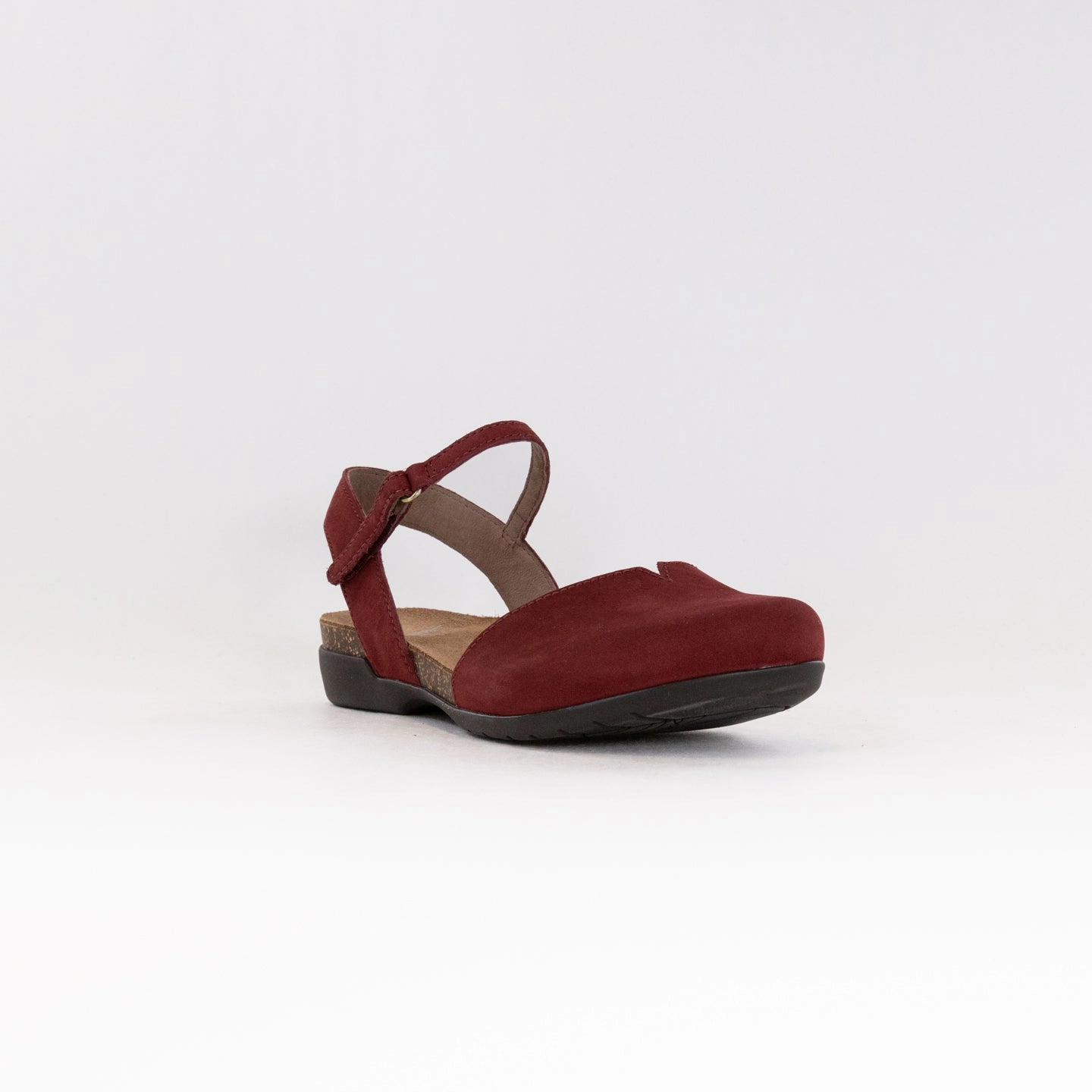 Sleek Flip-flops Flexible Beach Shoes Dansko Rowan (Women's) - Cinnabar