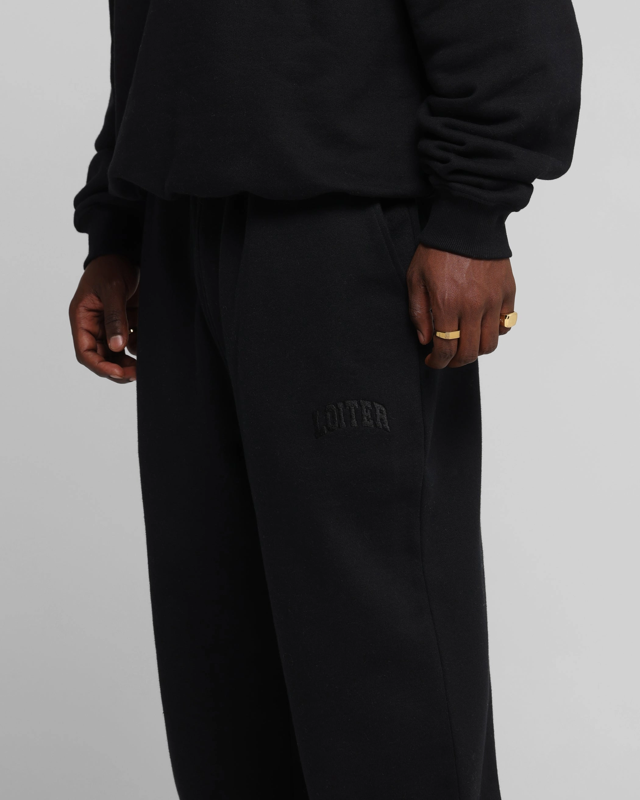 Loiter Arch Premium Sweat Pants Black Seamless Wear Windproof Design