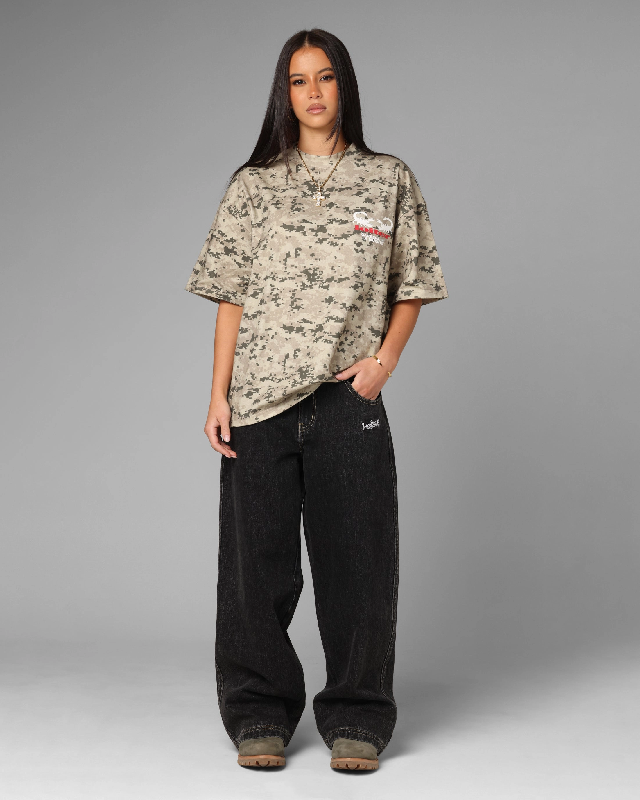 NonPill Surface Treatment Loiter Bullrush Premium T-Shirt Digi Camo