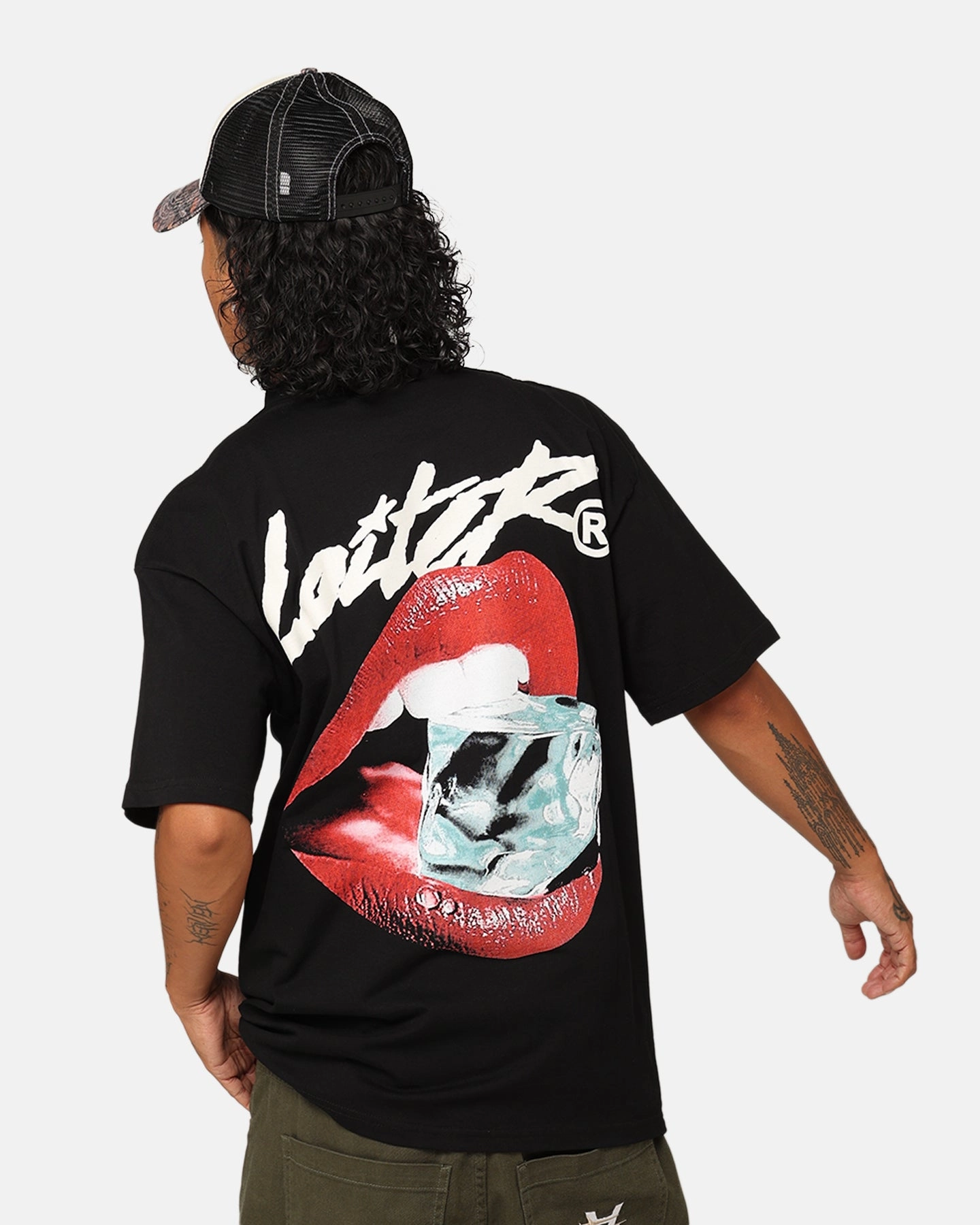 Fade Resistant Dye Quick Release Fasteners Loiter Cold Lips T-Shirt Black