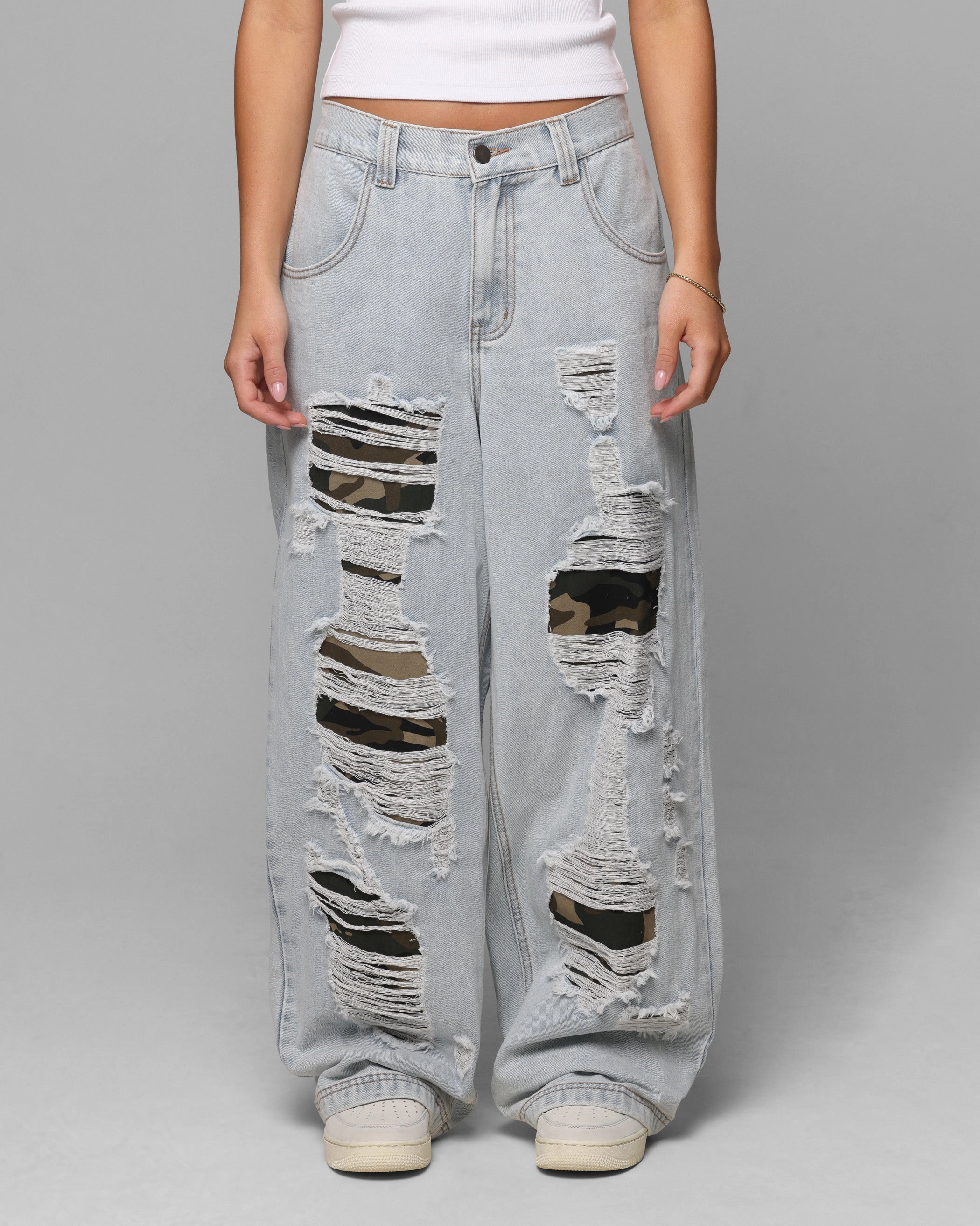 Flattering Look ResilientElasticBand Loiter Collateral Distressed Jeans Denim Camo