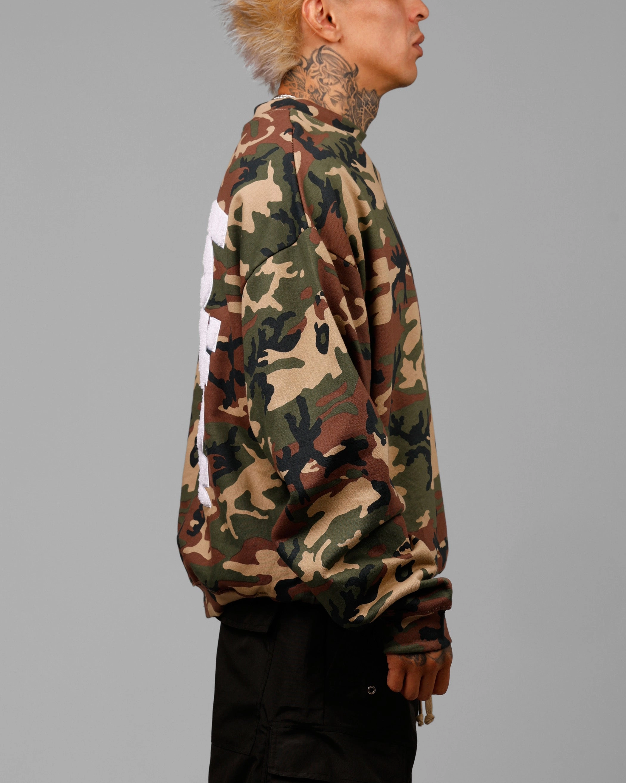 Contrast Stitch Accent Loiter Freeway Crewneck Woodland Camo