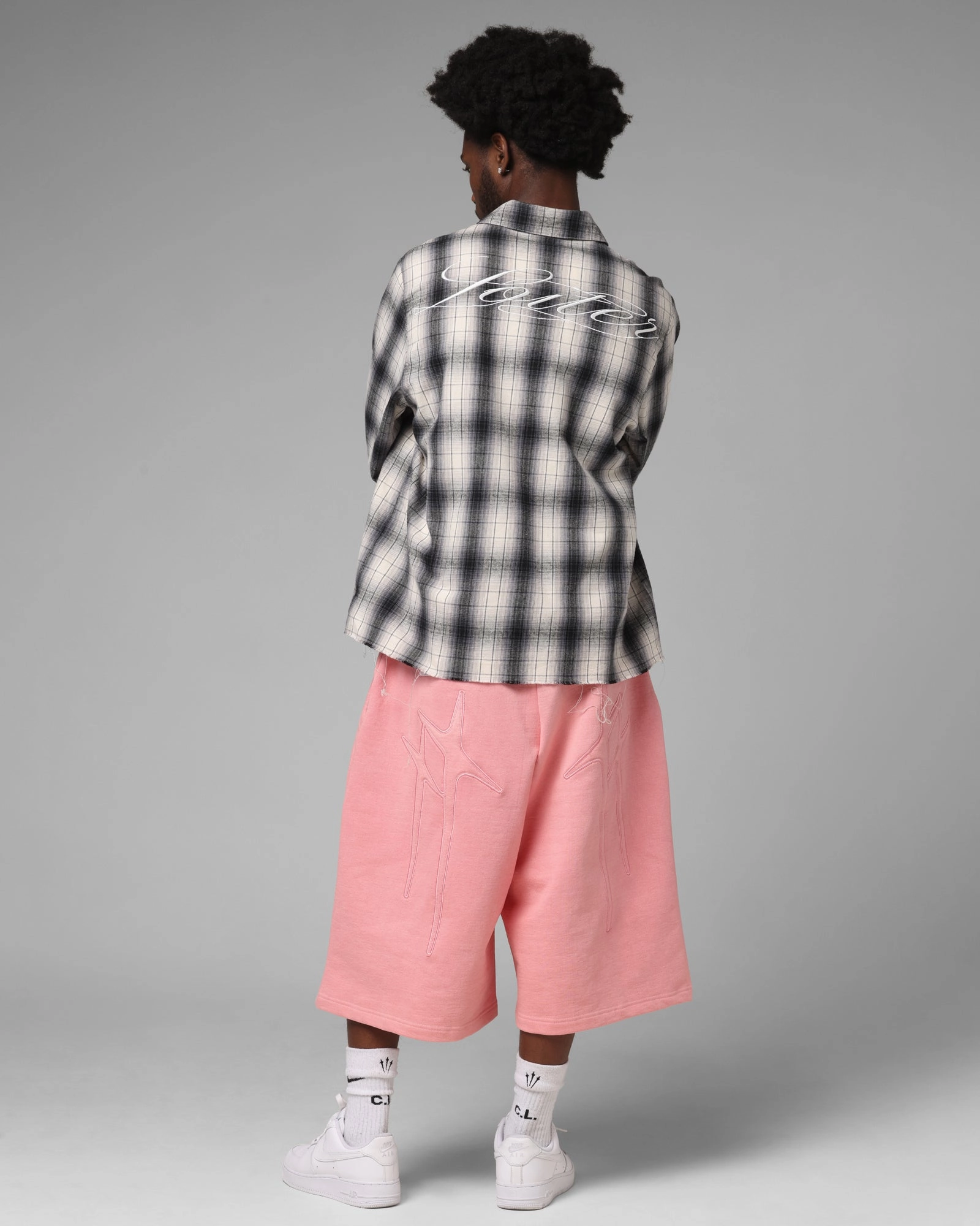 DurableWeave HighStrength Threadwork Loiter Heaven Distressed Flannel Button Up Shirt Black/White