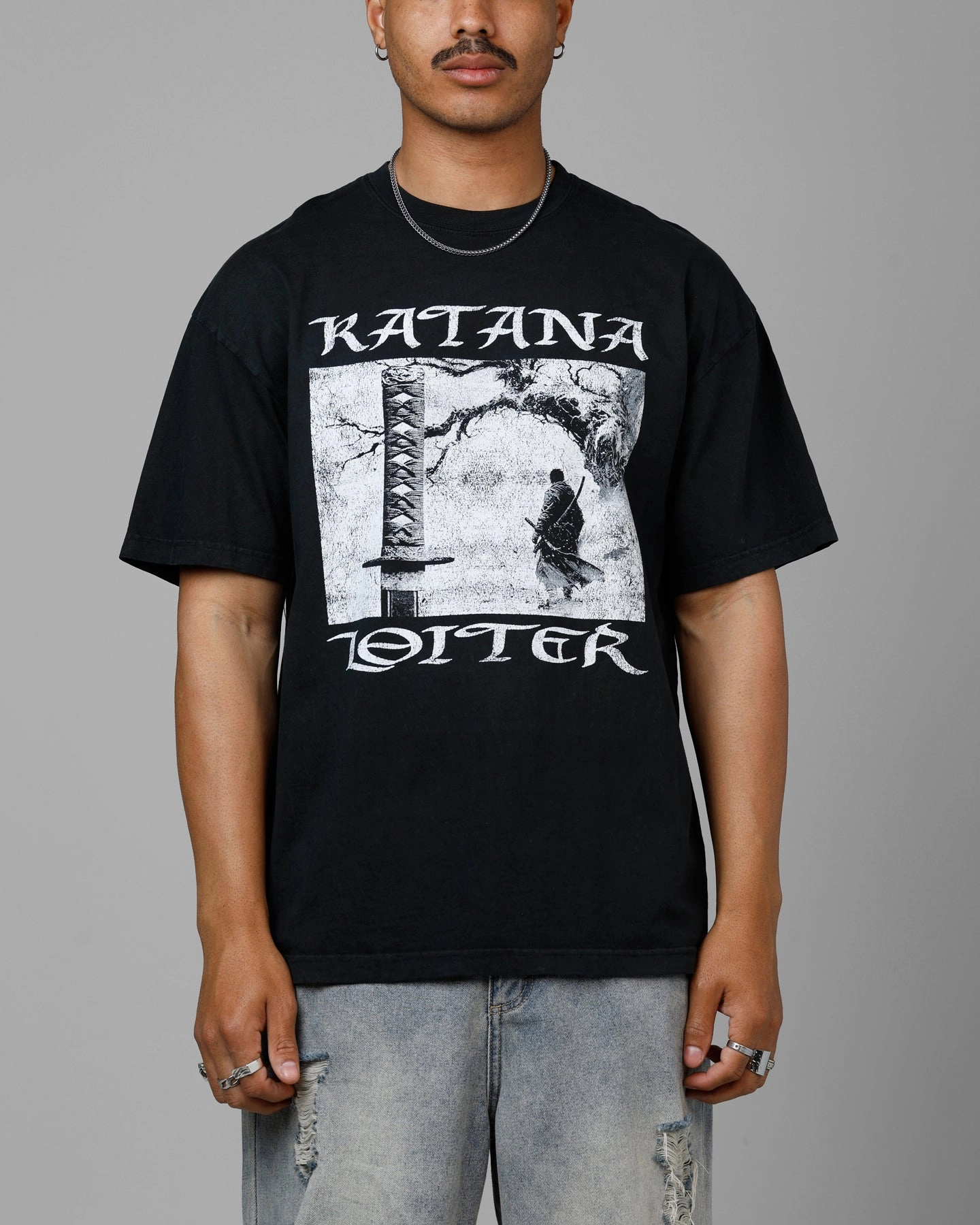 Lightweight Design Loiter Katana Vintage T-Shirt Black Acidwash