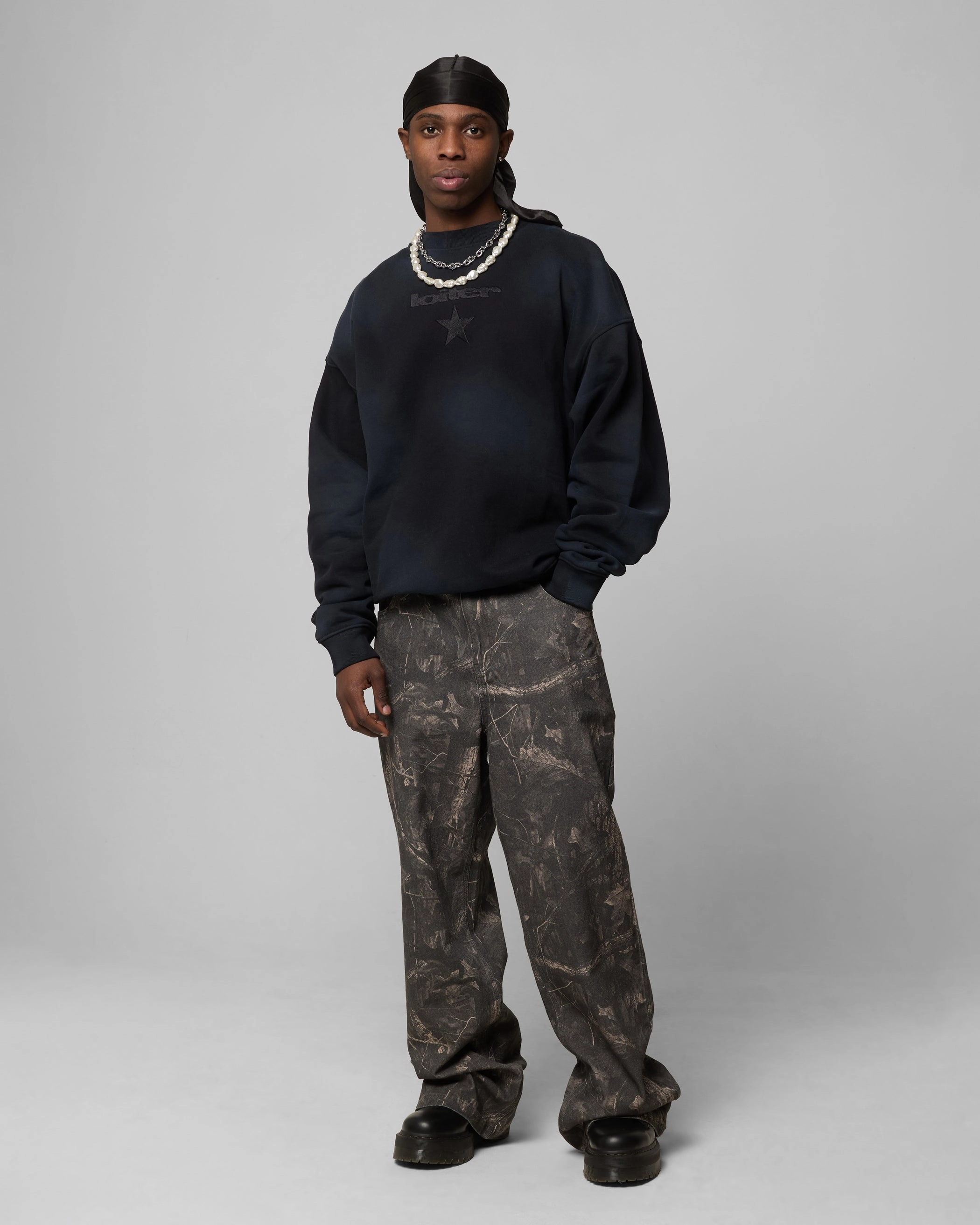 summer top Loiter Premium Essentials Crewneck Washed Black