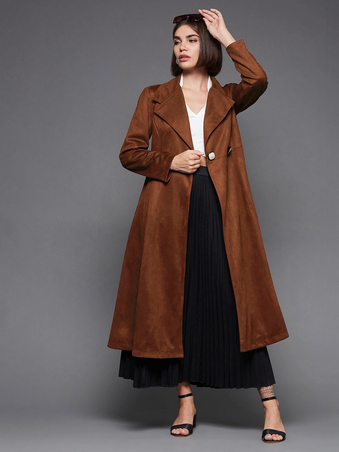 Women's Brown Solid V-Neck Full Sleeves Side Pocketed Polyester Double Breasted Longline Blazer Jacket ContouredShoulderFit