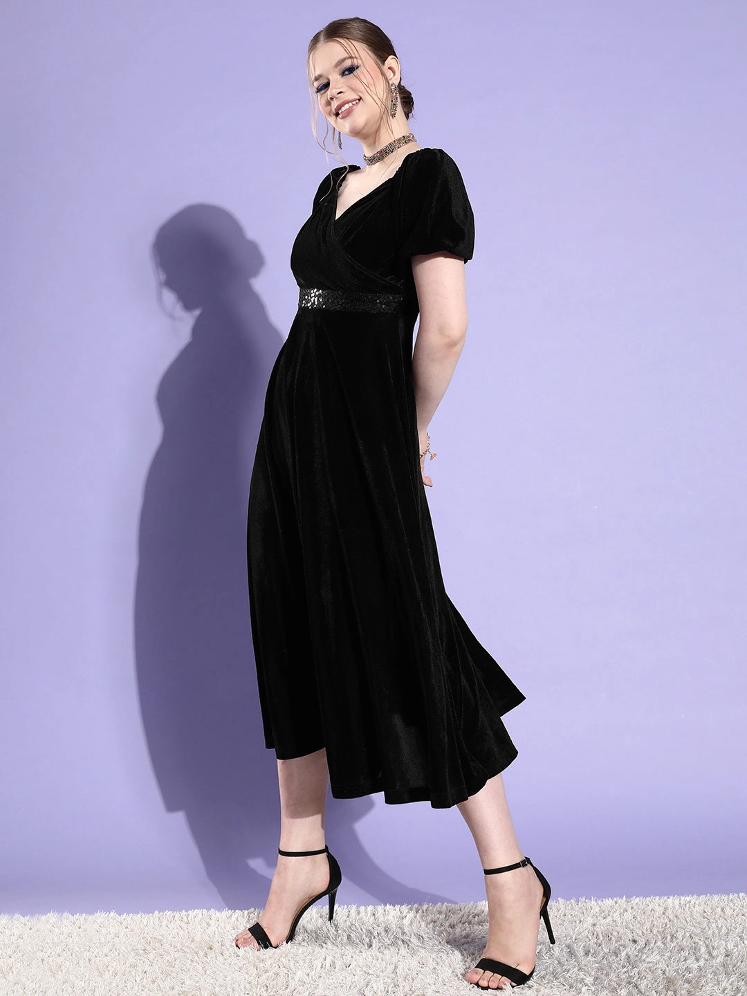 Slit Detail Structured Fit Women's Black Sweetheart Neck Half Sleeve Solid Fit & Flare Midi Velvet Dress