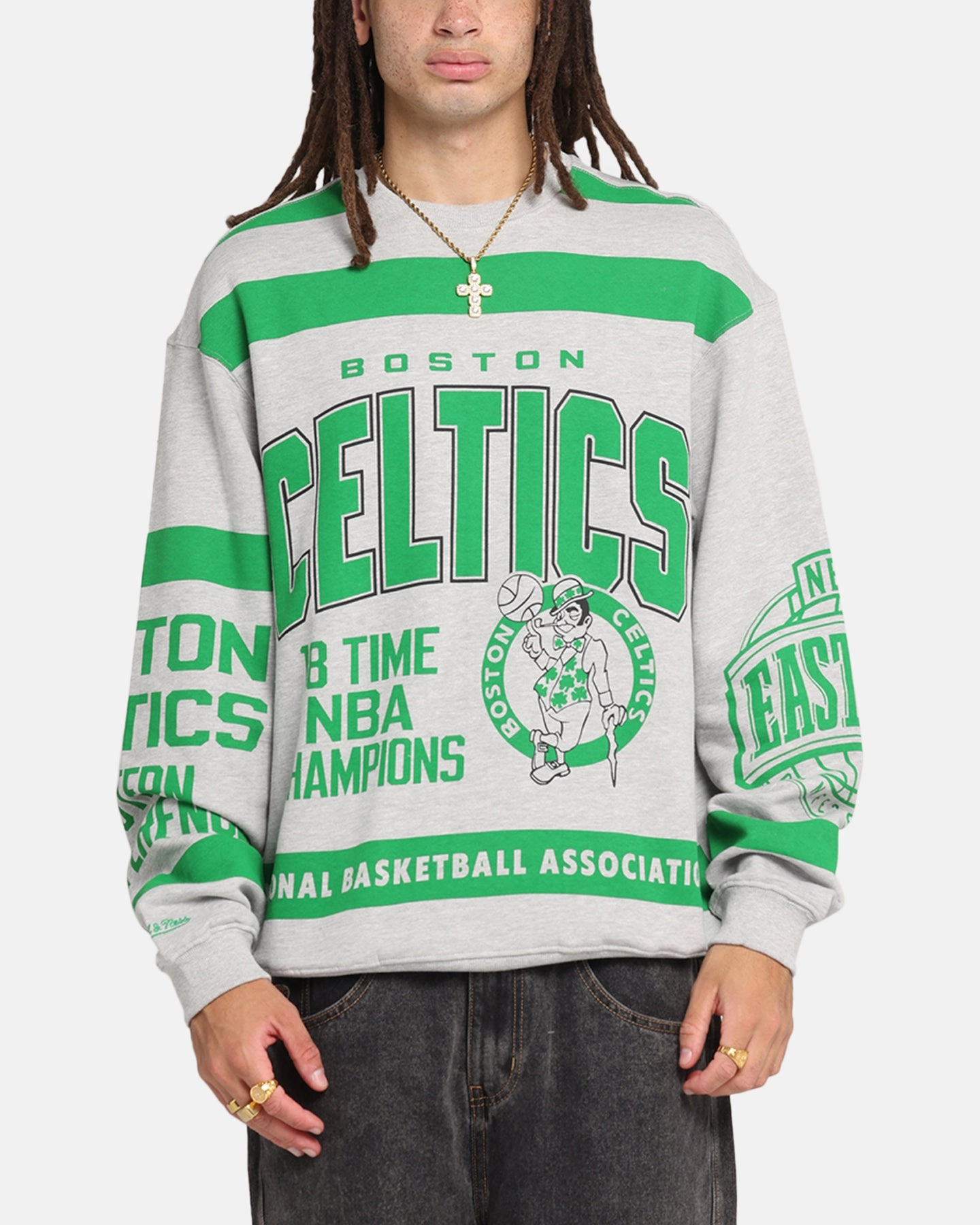 SecurePockets Mitchell & Ness Boston Celtics Letterform Crewneck Grey Marle/Official Team Color