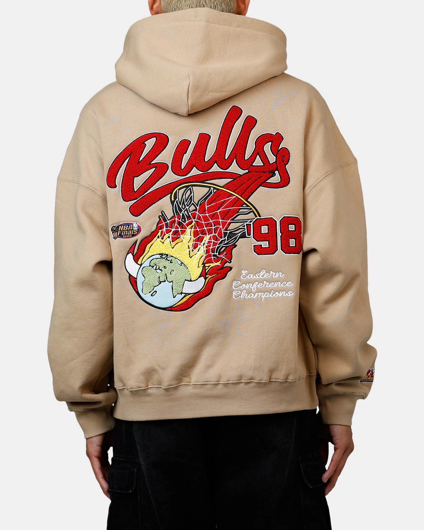 Mitchell & Ness Chicago Bulls Fireball Hoodie Tan Cozy Blouse DropShoulderConstruction