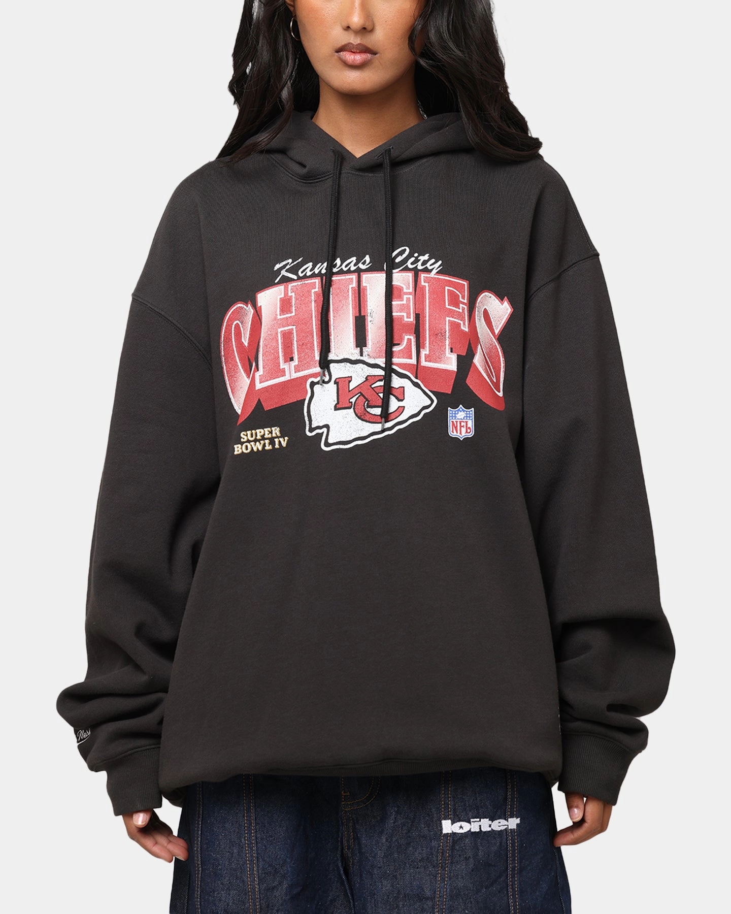 RawHemDetail Mitchell & Ness Kansas City Chiefs Arch Hoodie Faded Black