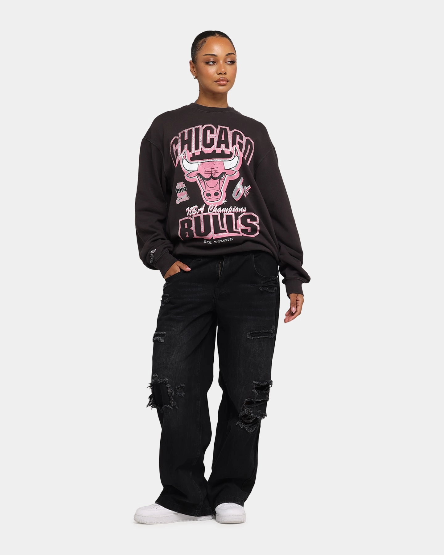 Bonded Seam Durability Mitchell & Ness Women's Chicago Bulls Arch Logo Crewneck Overdyed Black