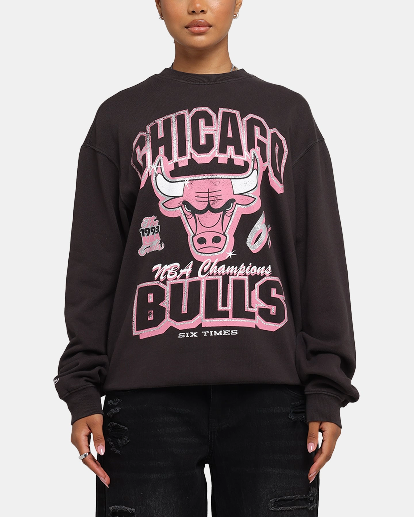 Mitchell & Ness Women's Chicago Bulls Arch Logo Crewneck Overdyed Black FlexibleKnit