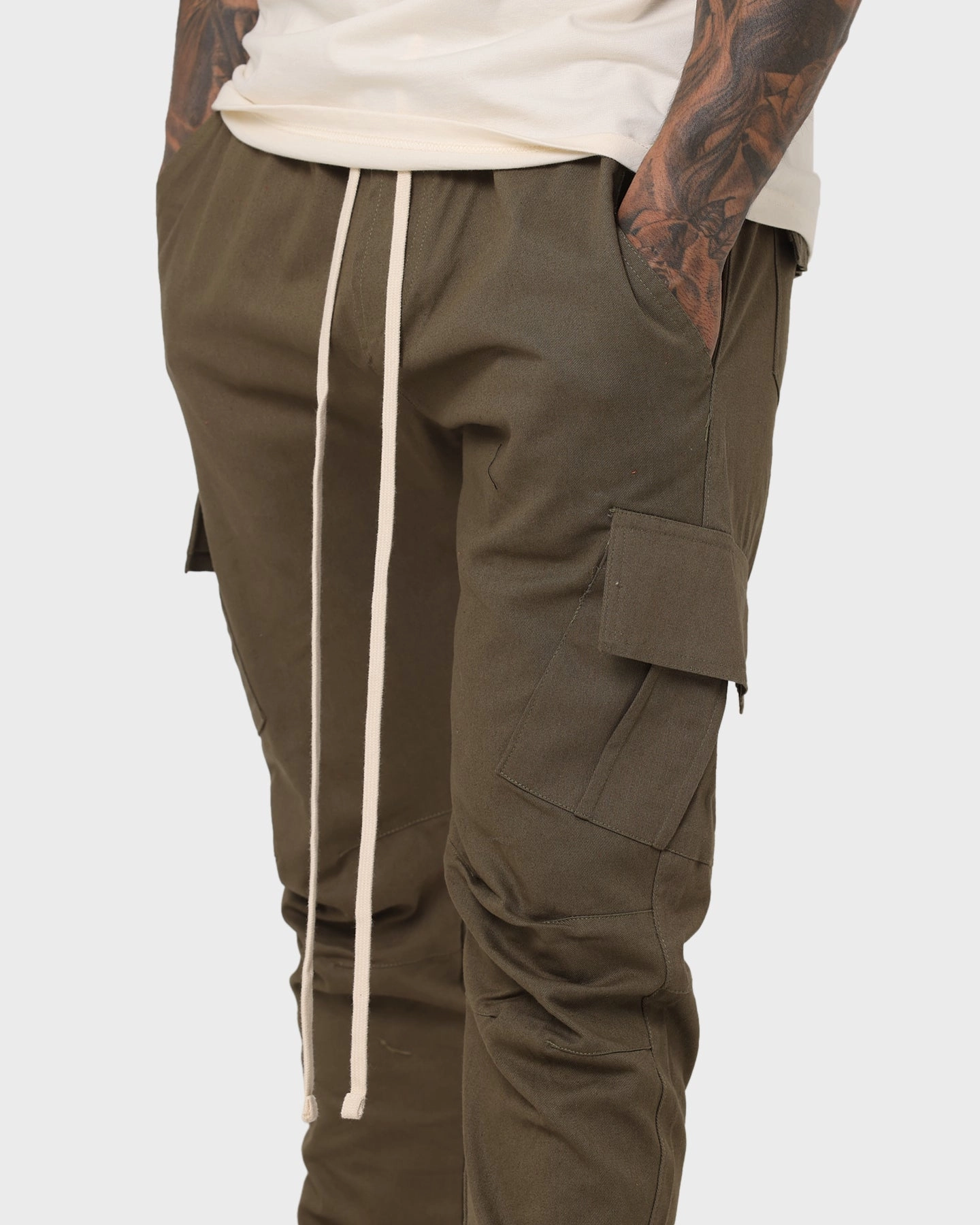 Athletic Fit MNML Cargo Drawcord II Pants Olive
