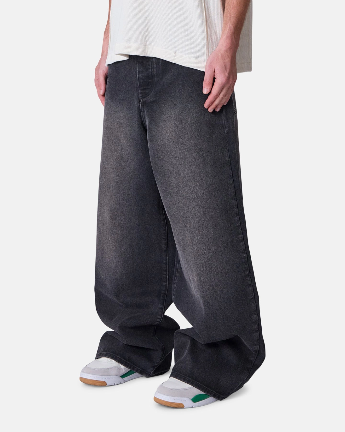 Outdoor Activity MNML Rave Washed Jeans Vintage Black