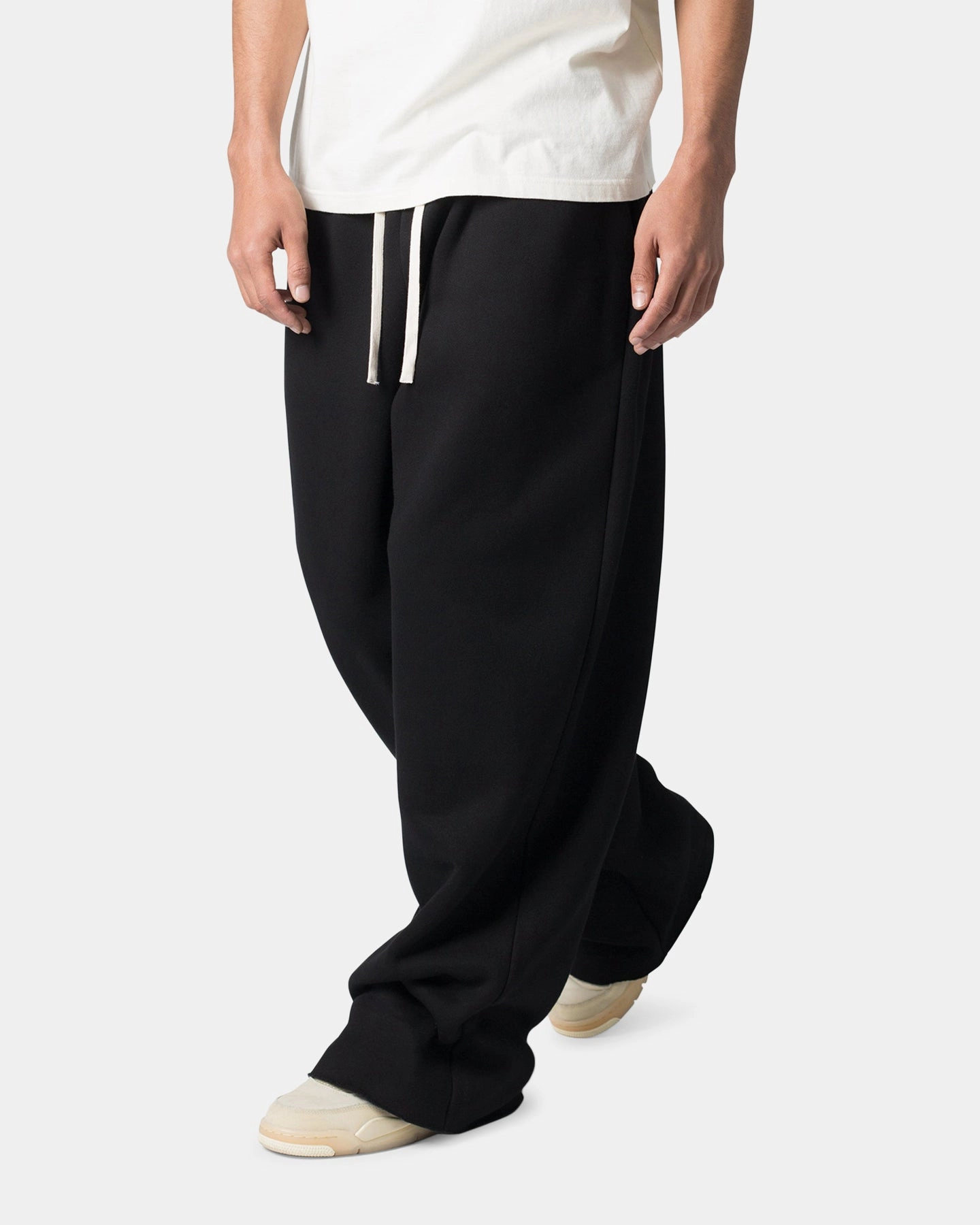 MNML Ultra Baggy Washed Sweatpants Black SeamlessConstruction