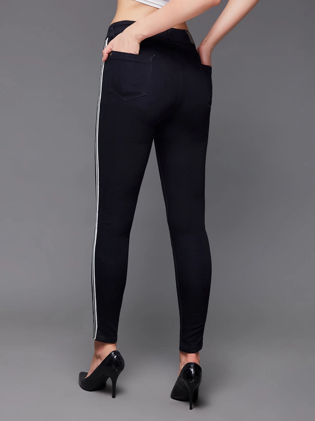 Fits Everyone Women's Black Slim-Fit Mid-Rise Stretchable Denim Jeans