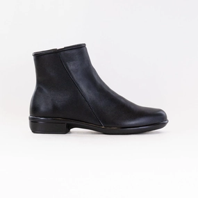 Water Repellent Naot Norther (Women's) - Black Leather