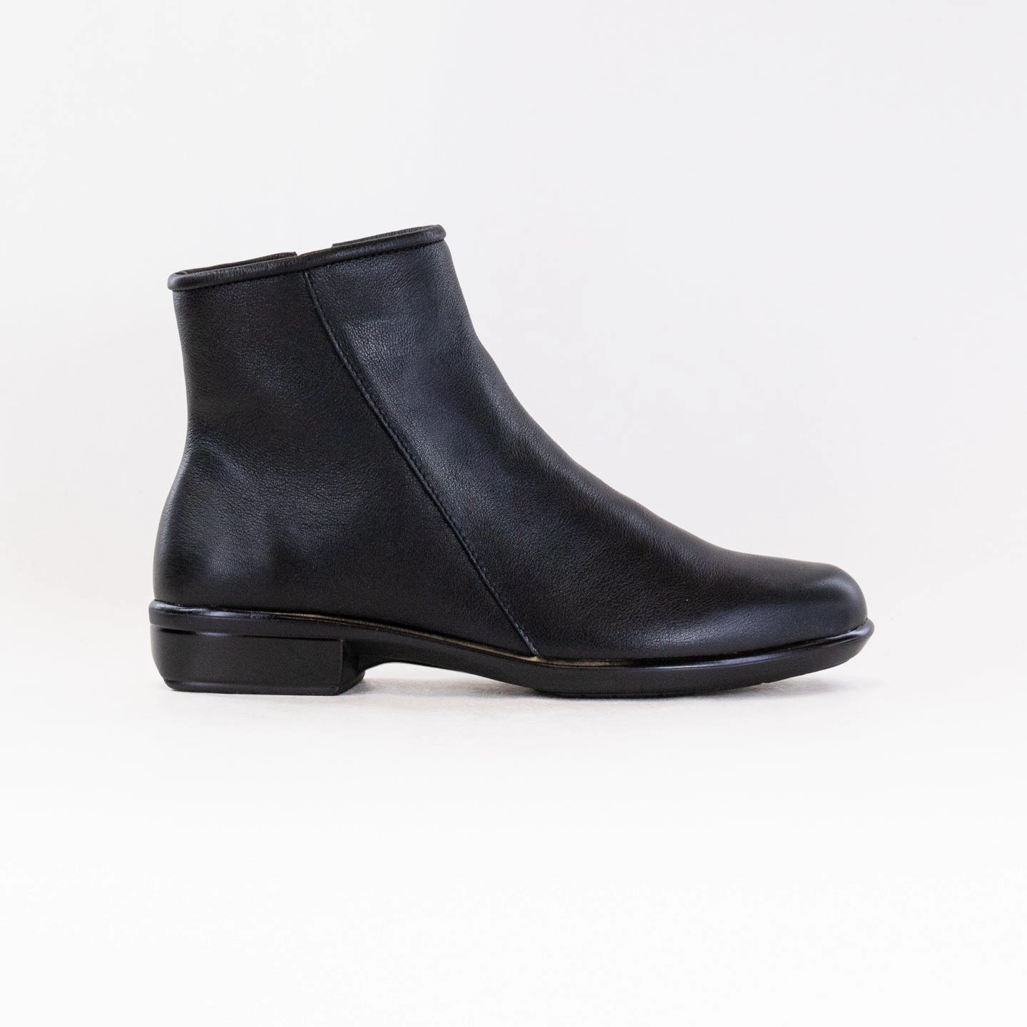 Water Repellent Naot Norther (Women's) - Black Leather