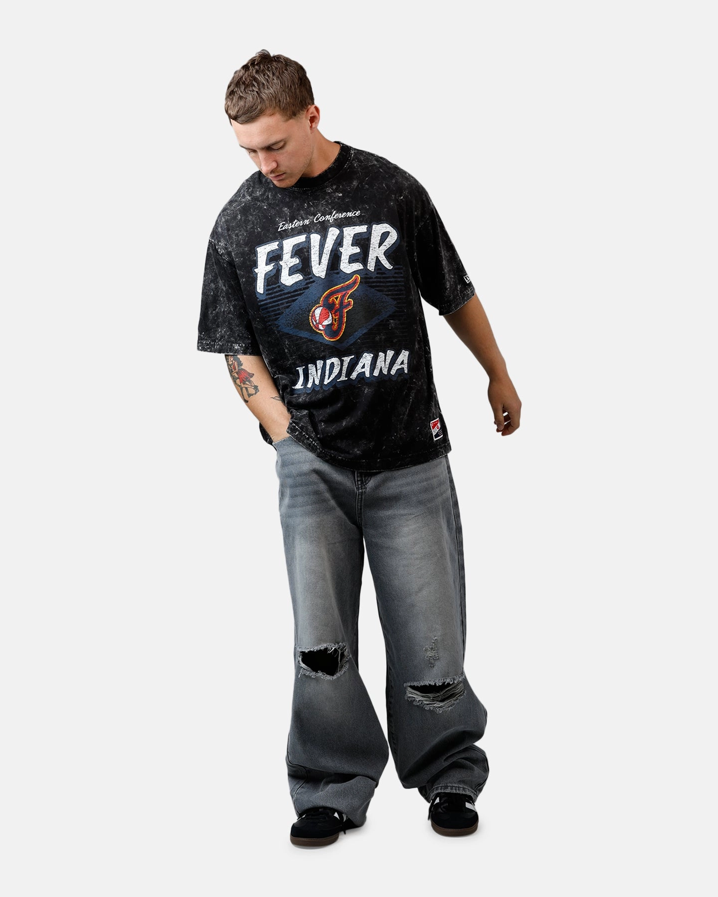 TurtleneckDesign ContrastPlacket New Era Indiana Fever Boxy Essentials T-Shirt Washed Black