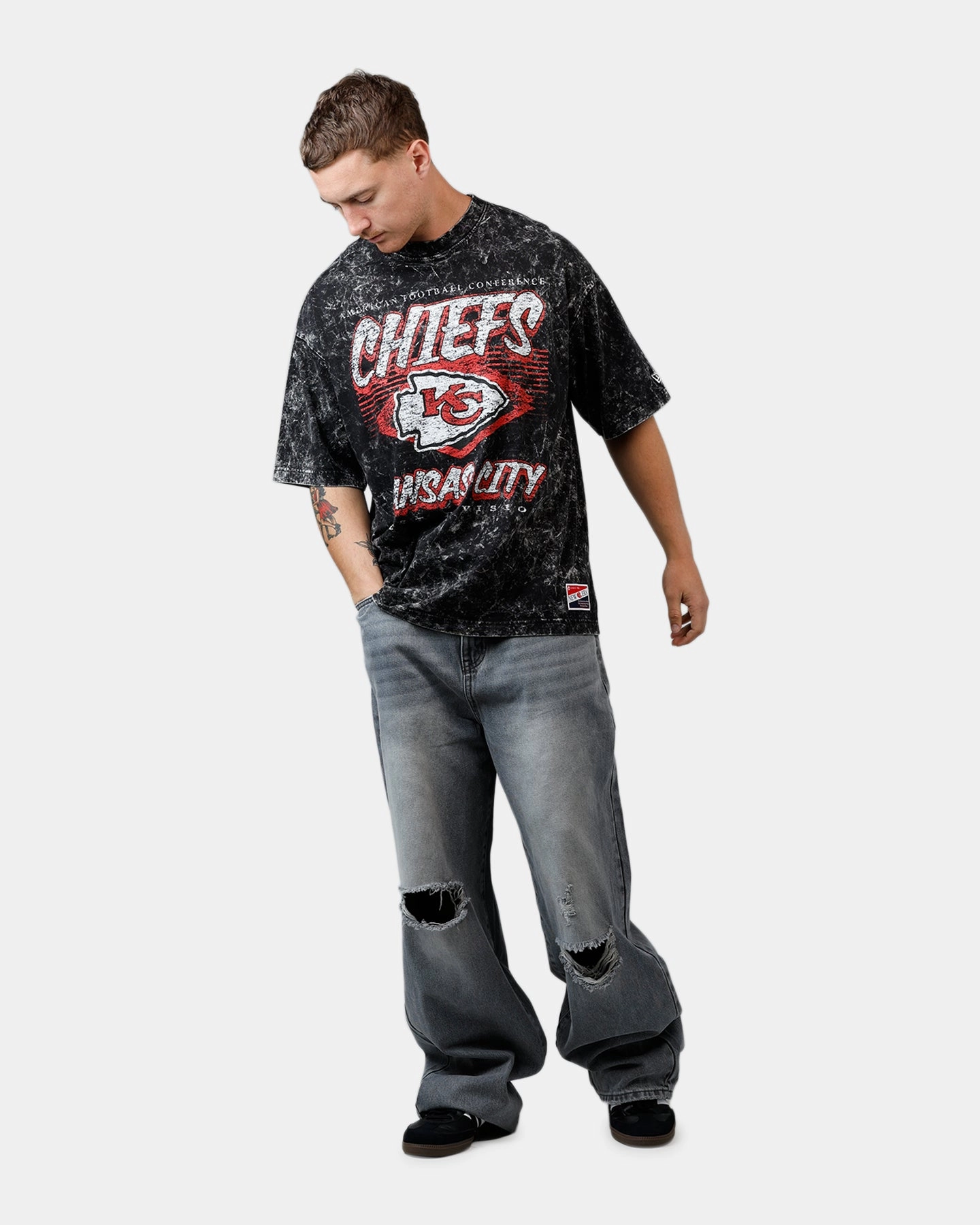 New Era Kansas City Chiefs Boxy Essentials T-Shirt Washed Black Flatlock Seam