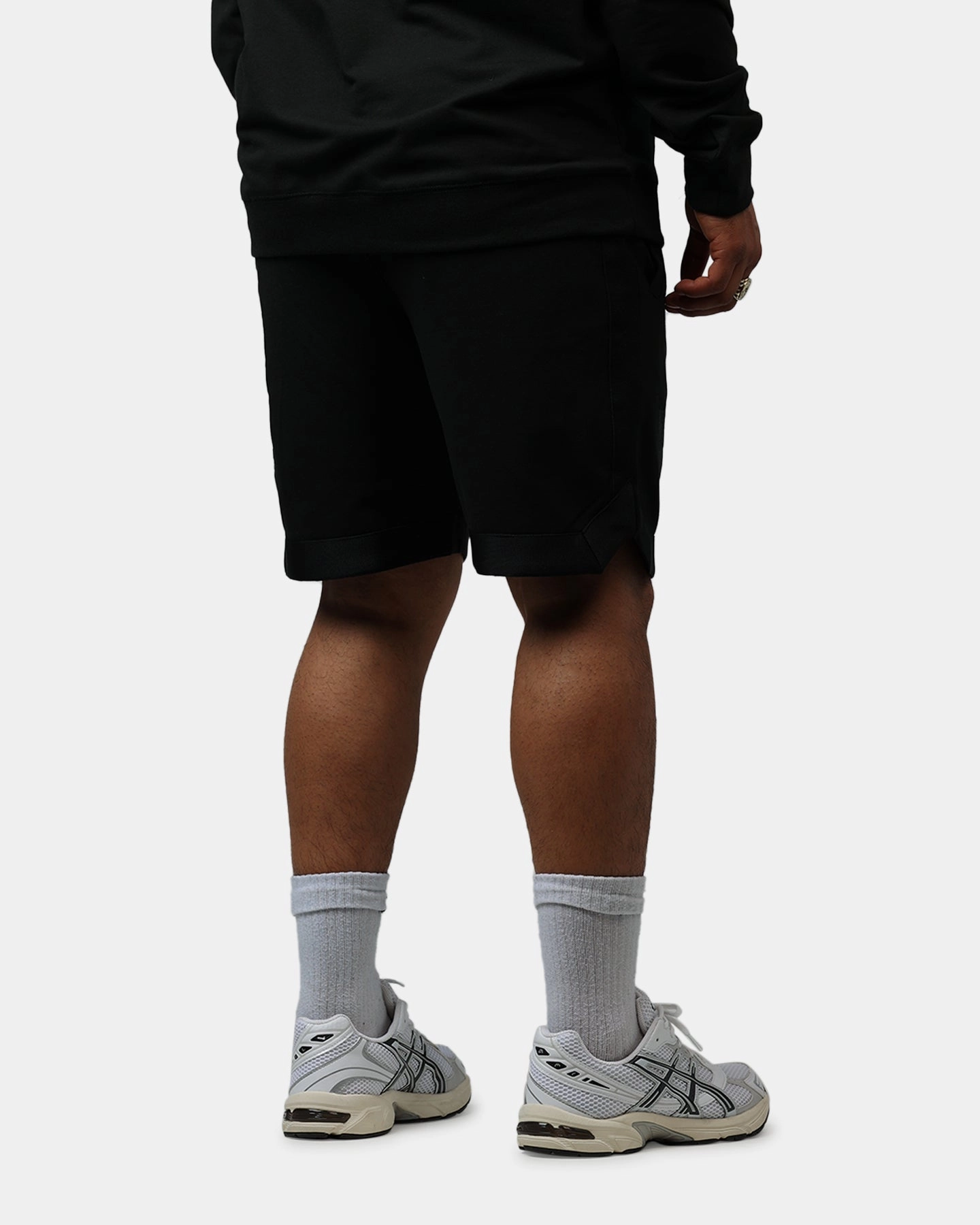 Effortless Look Chilly Day Layers New Era Las Vegas Raiders Logo Select Shorts Black/Black