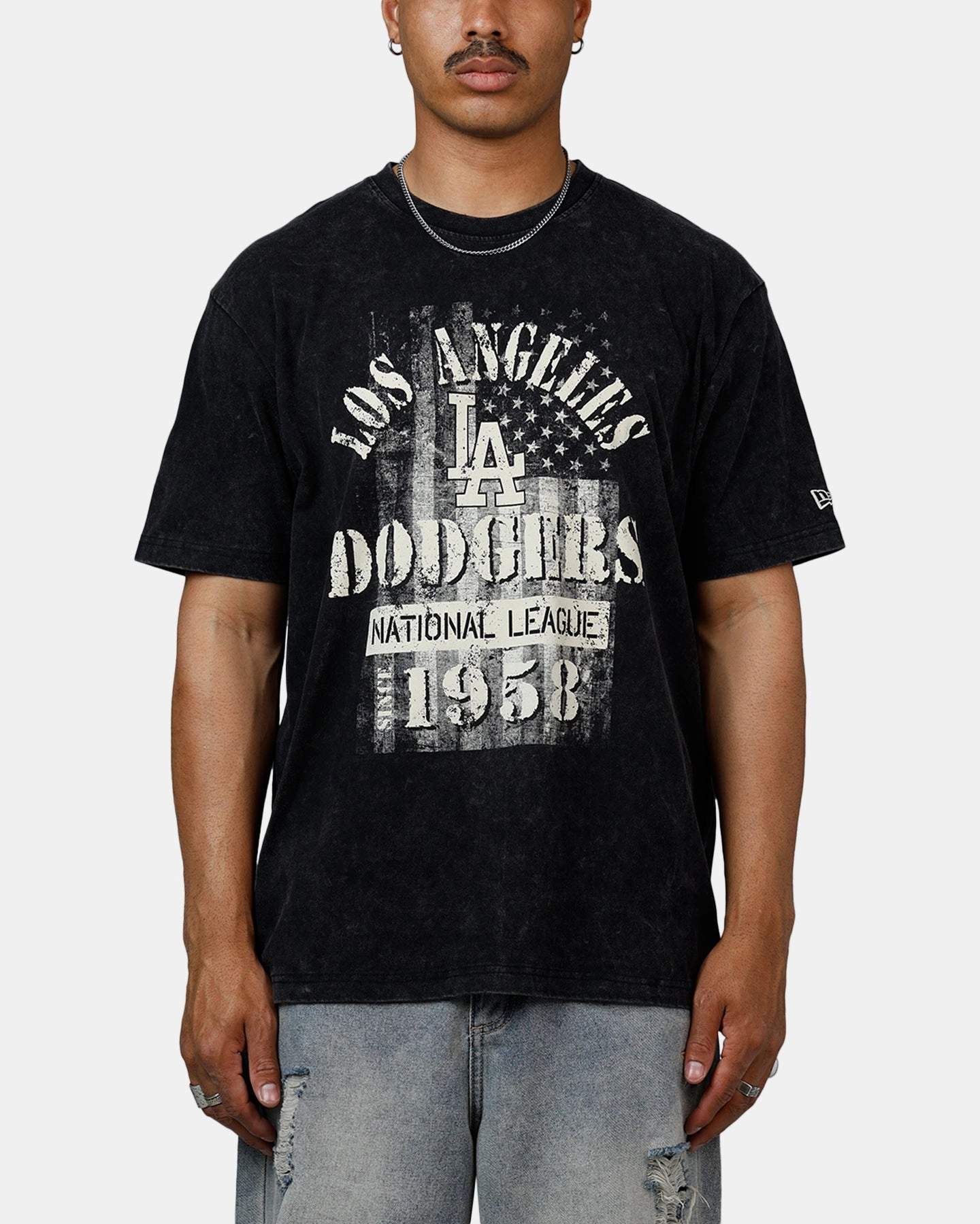 Relaxed Design New Era Los Angeles Dodgers Armed Forces T-Shirt Washed Black