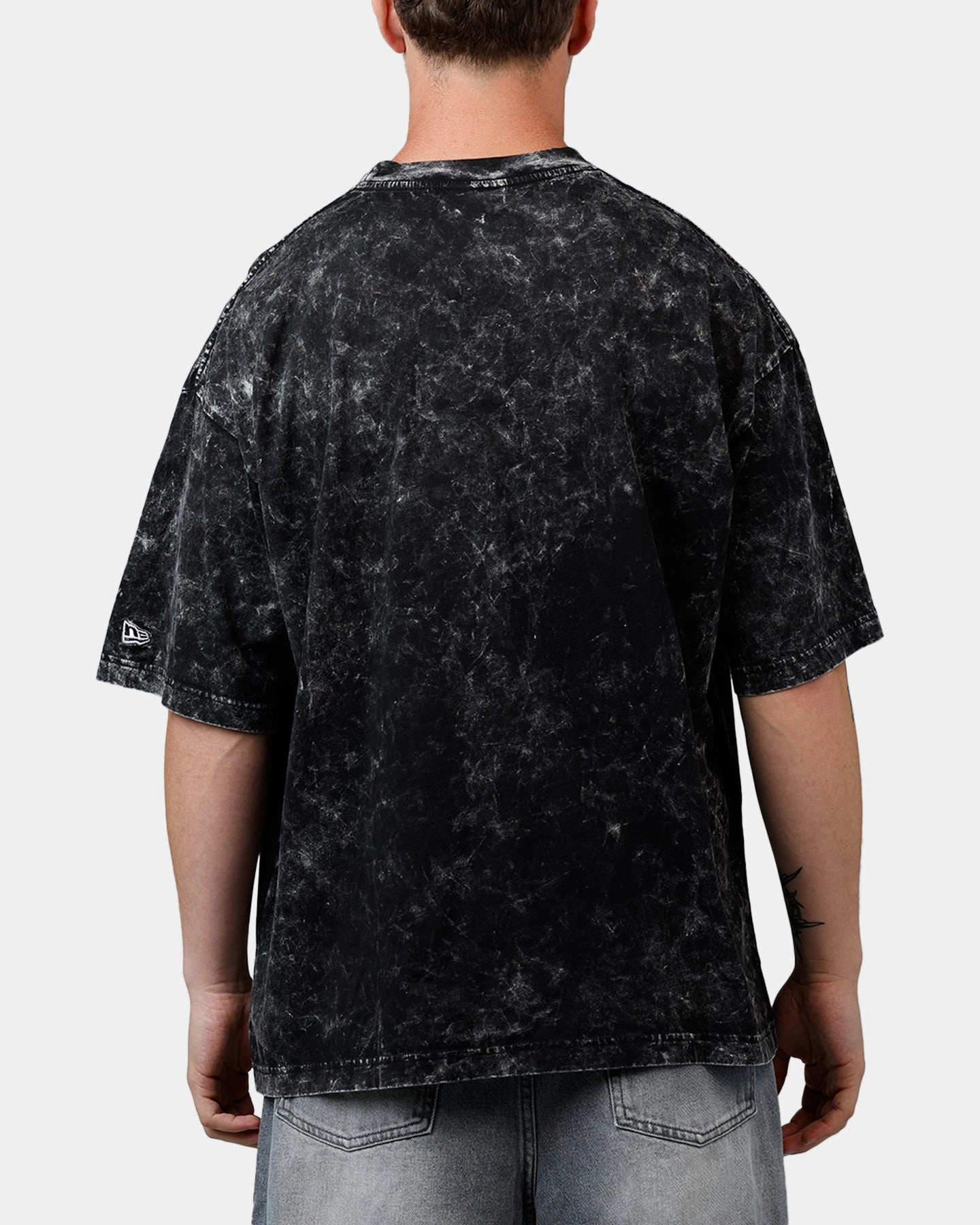 New Era New York Yankees Boxy Essentials T-Shirt Washed Black Hidden Zipper Closure