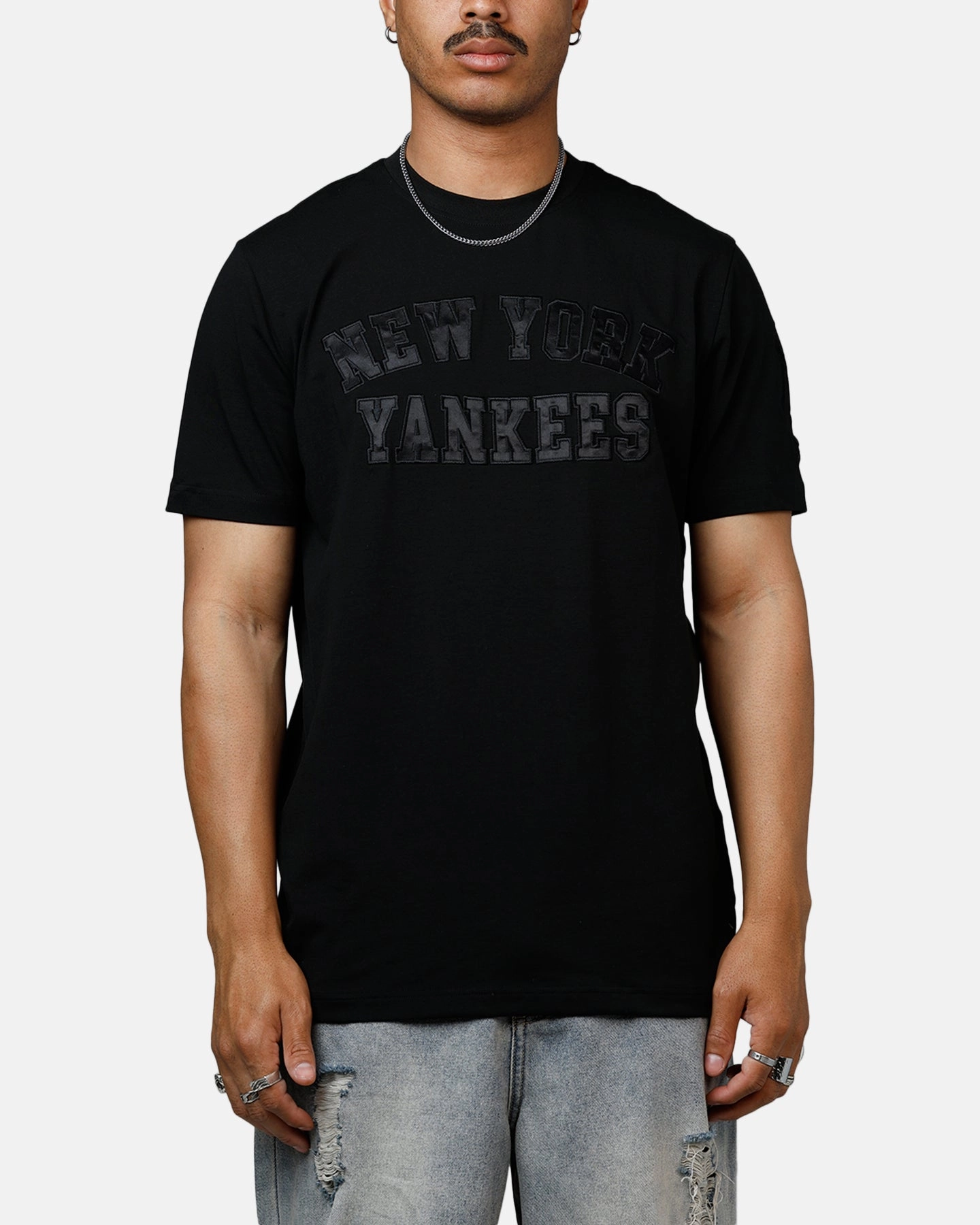 New Era New York Yankees Logo Select T-Shirt Black/Black Noise Reducing Fabric Treatment