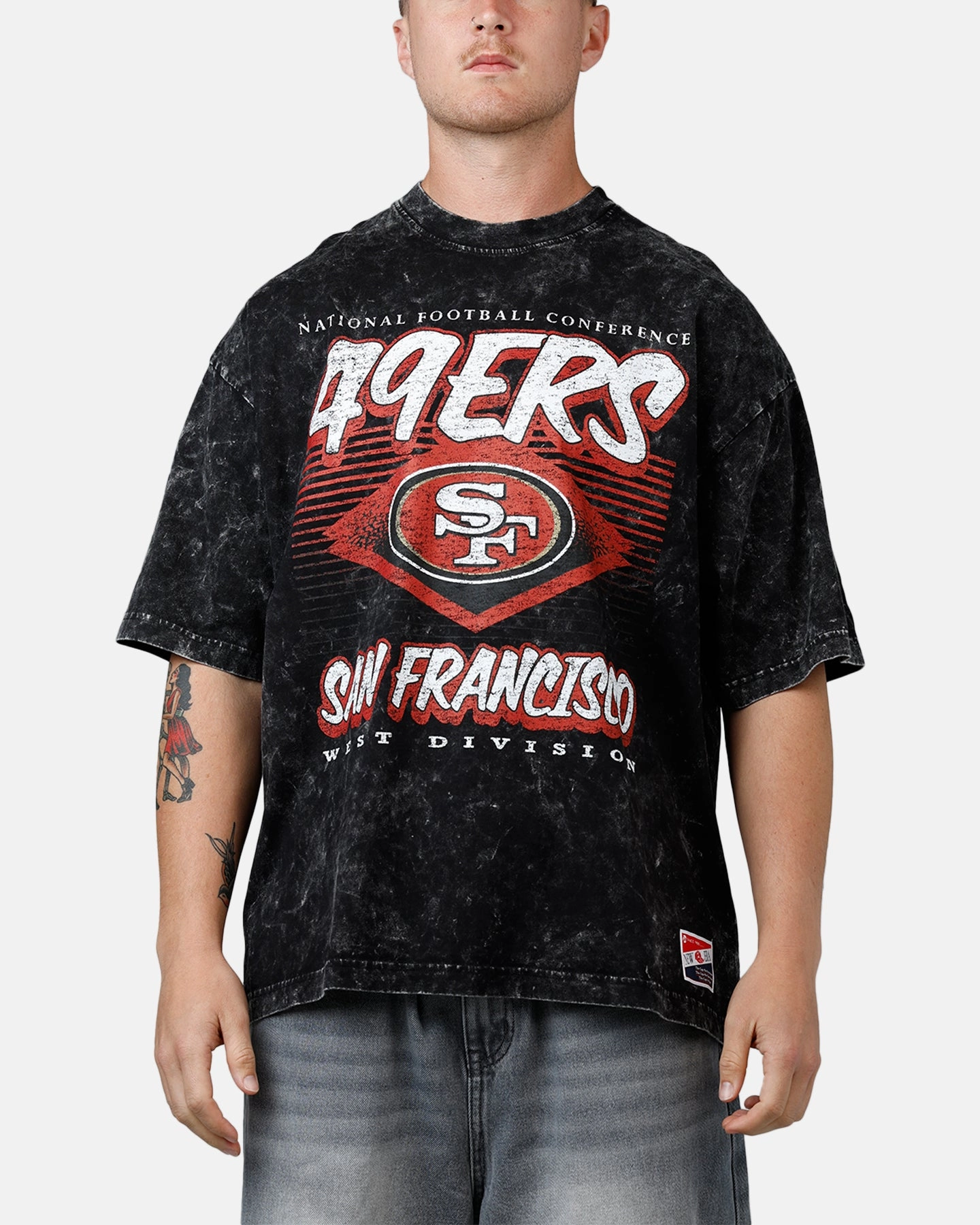 LightweightWeave New Era San Francisco 49ers Boxy Essentials T-Shirt Washed Black