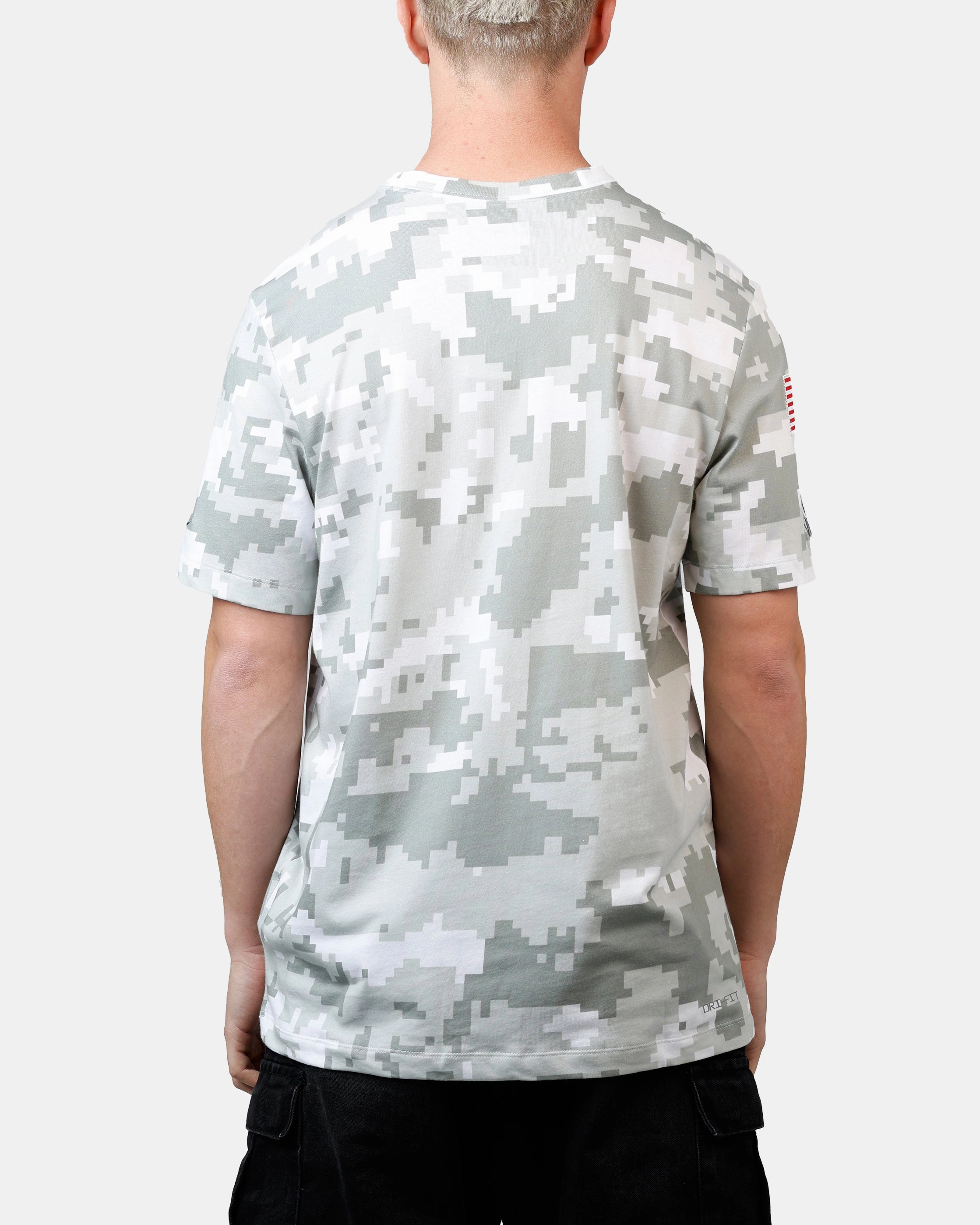Bold Design Ergonomic Shoulder Shape Nike San Francisco 49ers Salute to Service T-Shirt Camouflage